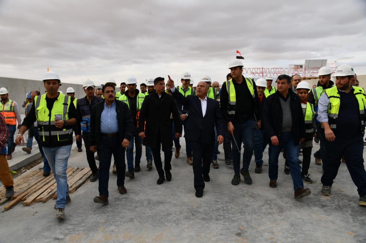 الوزير يتفقد مشرعي مونوريل شرق وغرب النيل