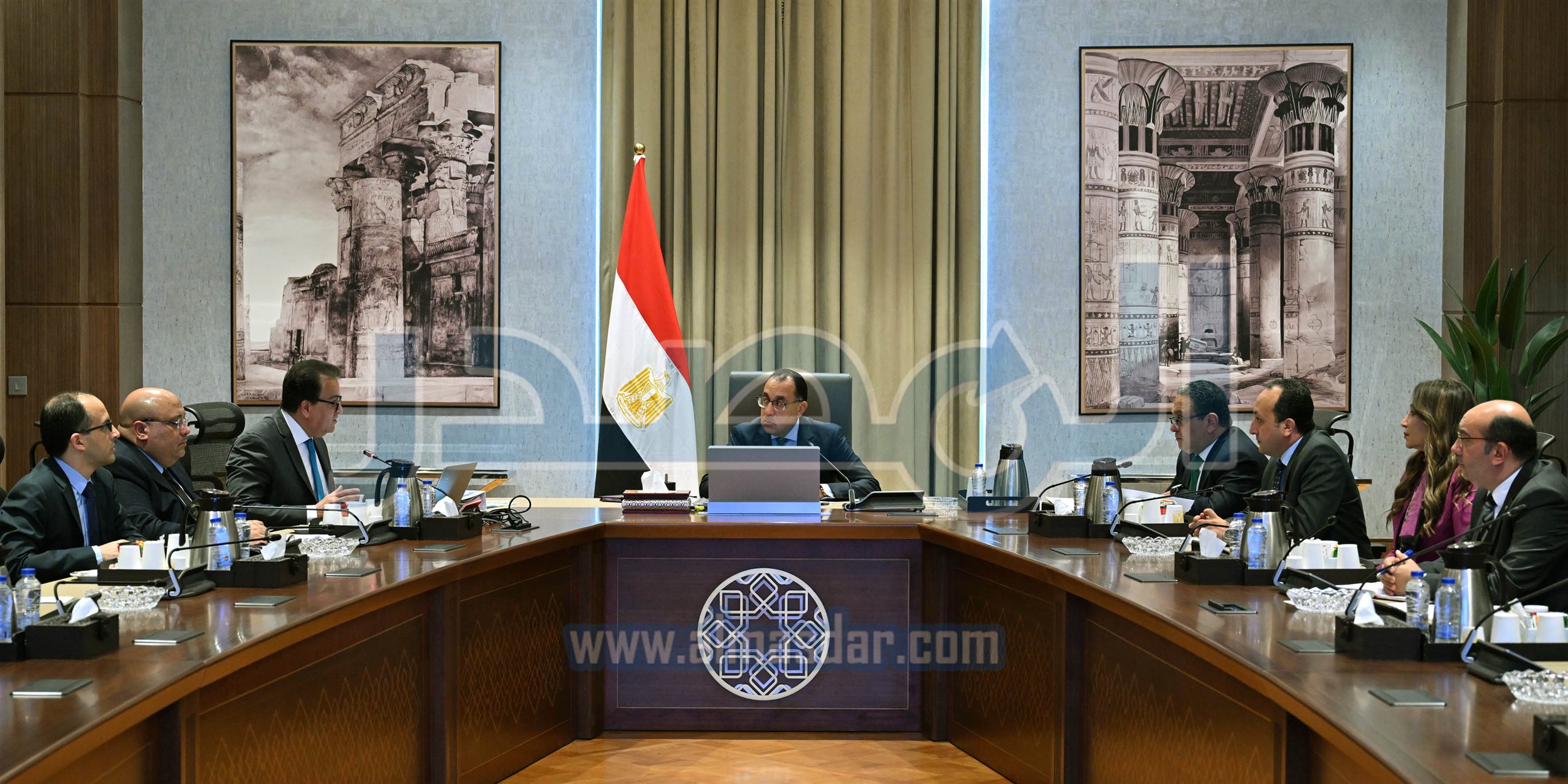 رئيس الوزراء يستعرض مقترحات لقطاع الرعاية الصحية