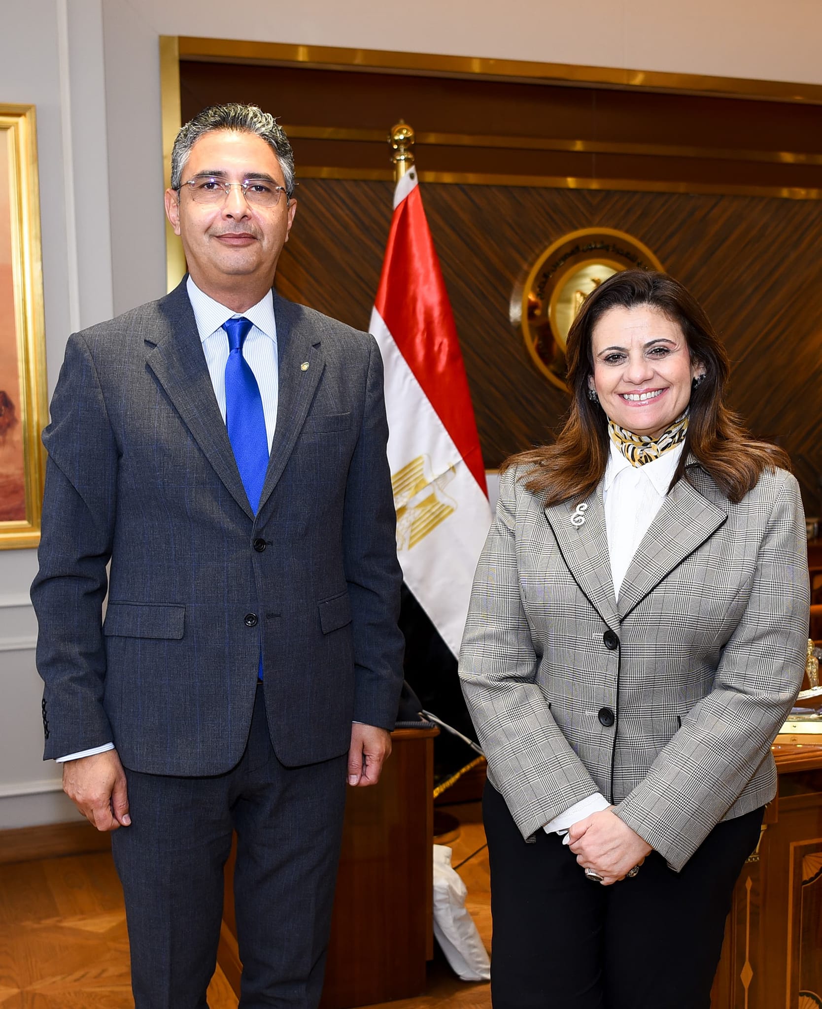 وزيرة الهجرة فى لقاء مع رئيس مجلس إدارة البريد المصري