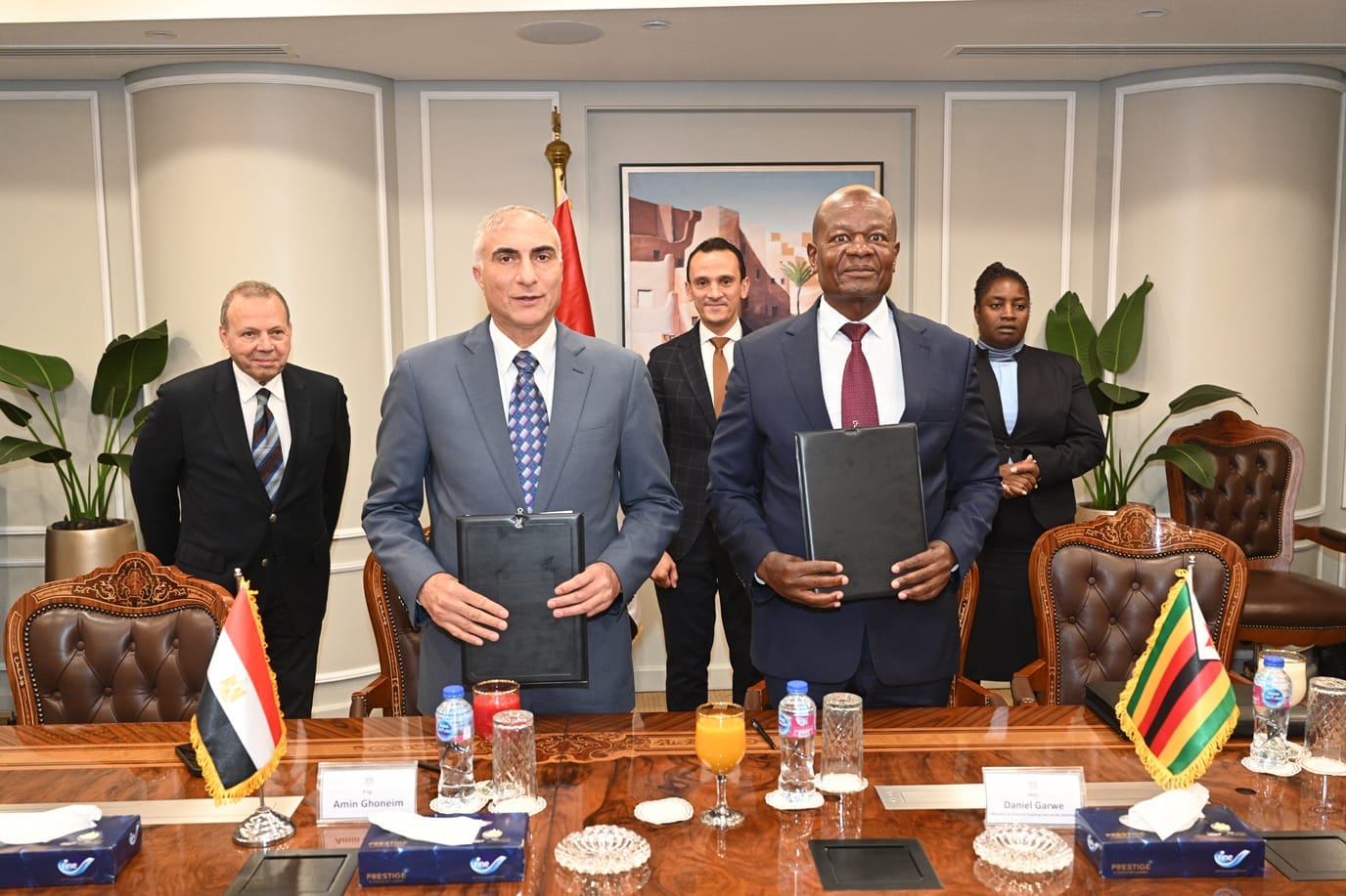 الإسكان توقع مذكرة تفاهم مع نظيرتها بزيمبابوي