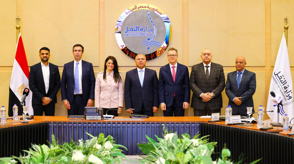 المشاط والوزير يشهدان توقيع اتفاقيات التمويل الخاصة