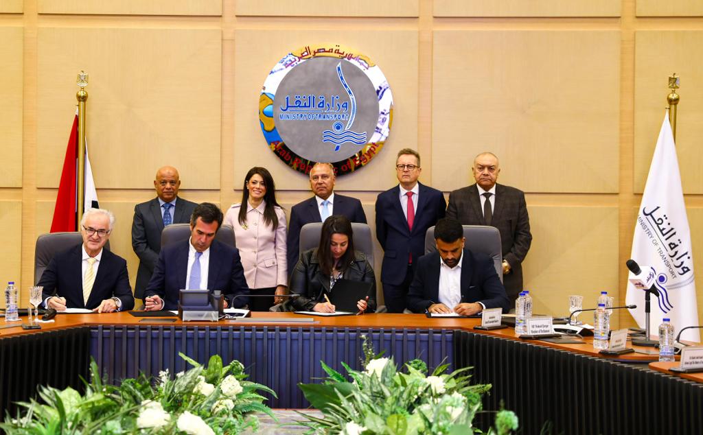 المشاط والوزير يشهدان توقيع اتفاقيات التمويل الخاصة