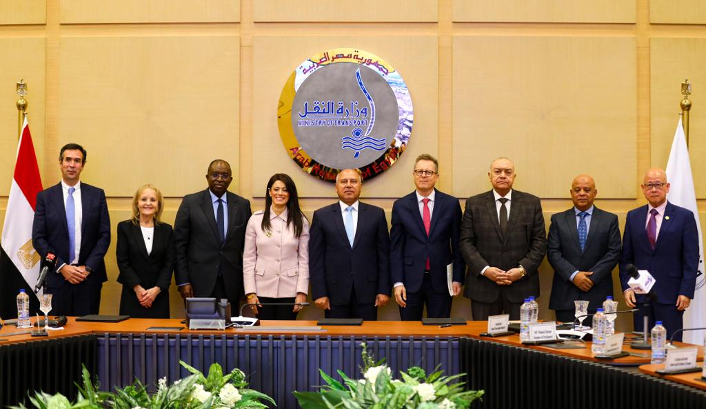 المشاط والوزير يشهدان توقيع اتفاقيات التمويل الخاصة