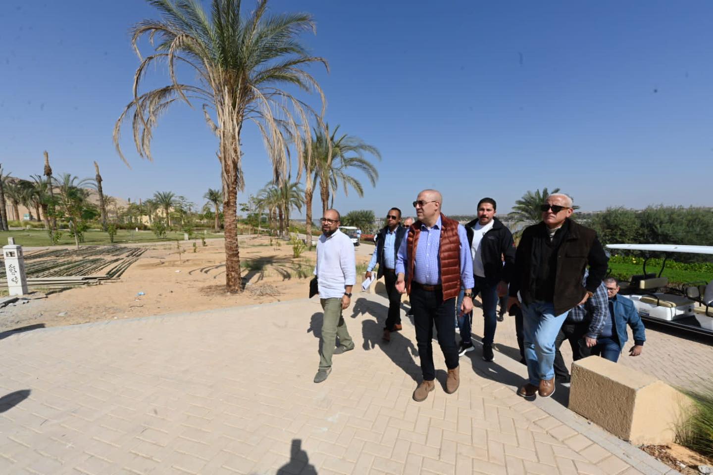 وزير الاسكان يتفقد مشروعات الشريط النهرى السياحى