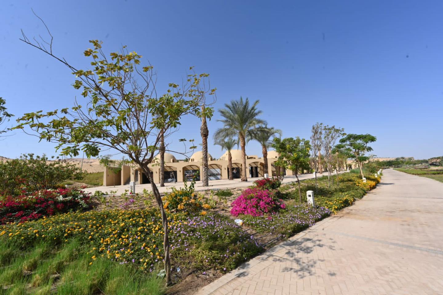 وزير الاسكان يتفقد مشروعات الشريط النهرى السياحى