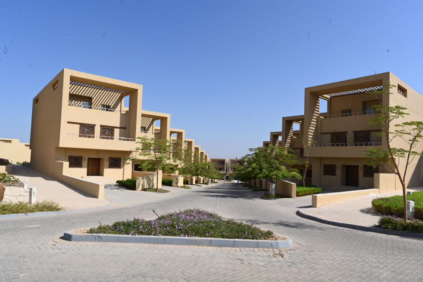 وزير الاسكان يتفقد مشروعات الشريط النهرى السياحى
