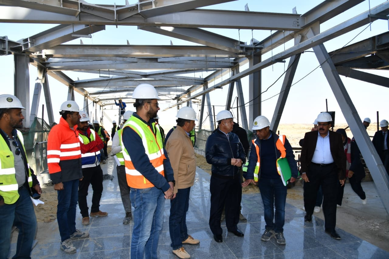 وزير النقل يتابع معدلات تنفيذ مشروع مونوريل شرق النيل�