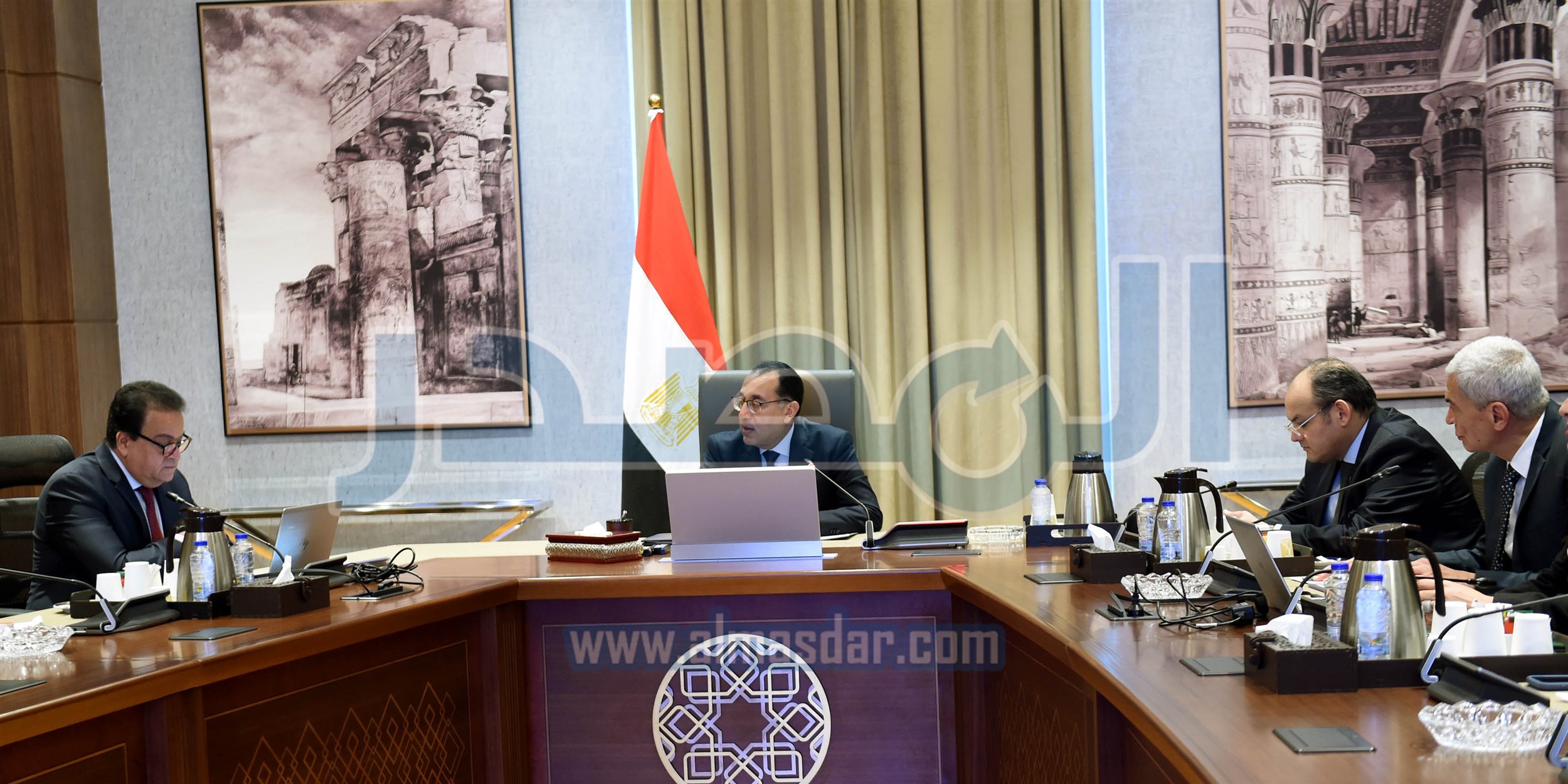رئيس الوزراء يتابع موقف توطين الصناعات الطبية