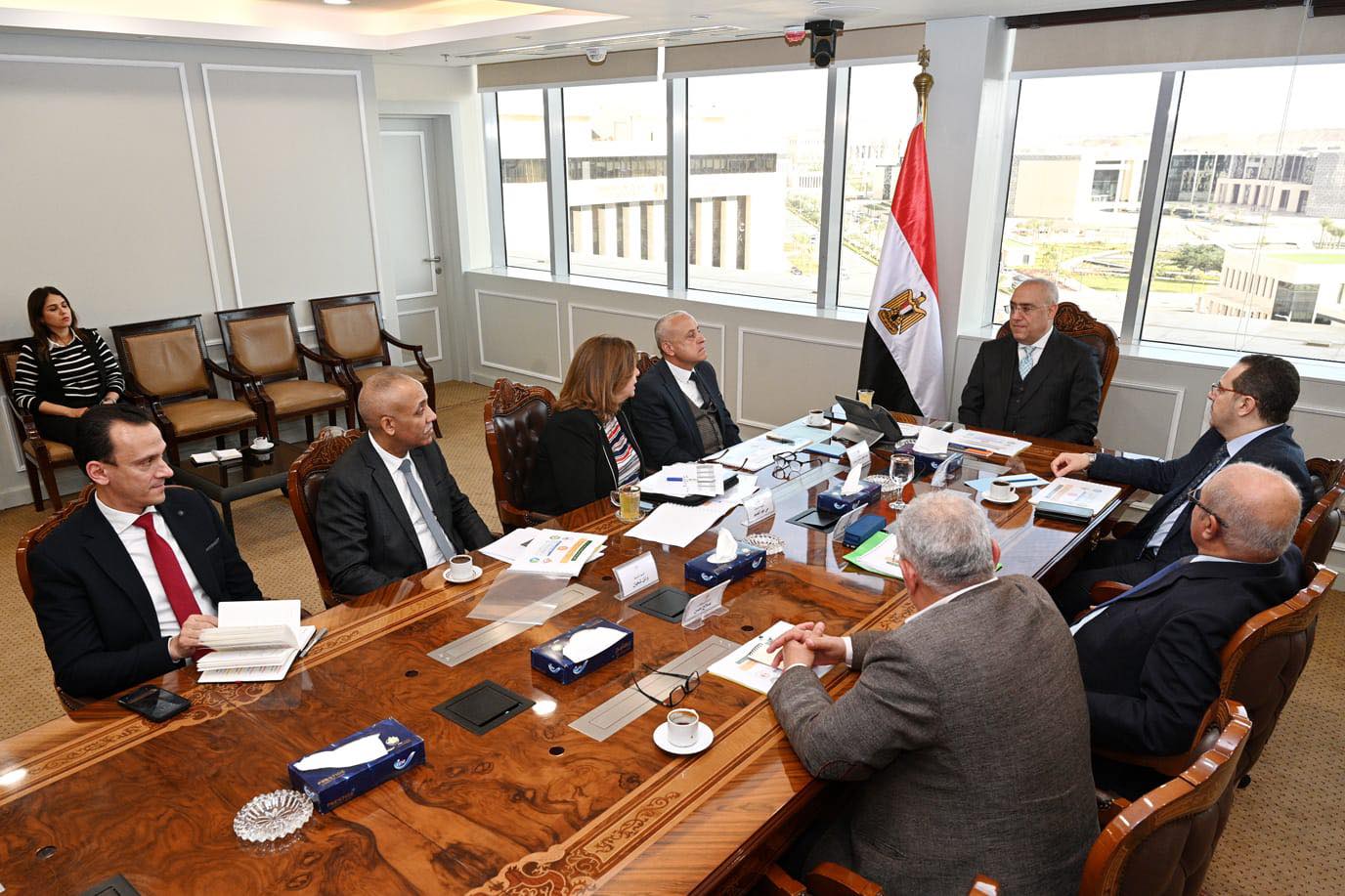 وزير الإسكان يتابع أعمال