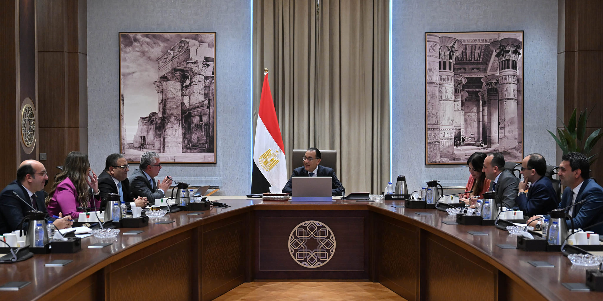 رئيس الوزراء يتابع مشروعات هيئة قناة السويس