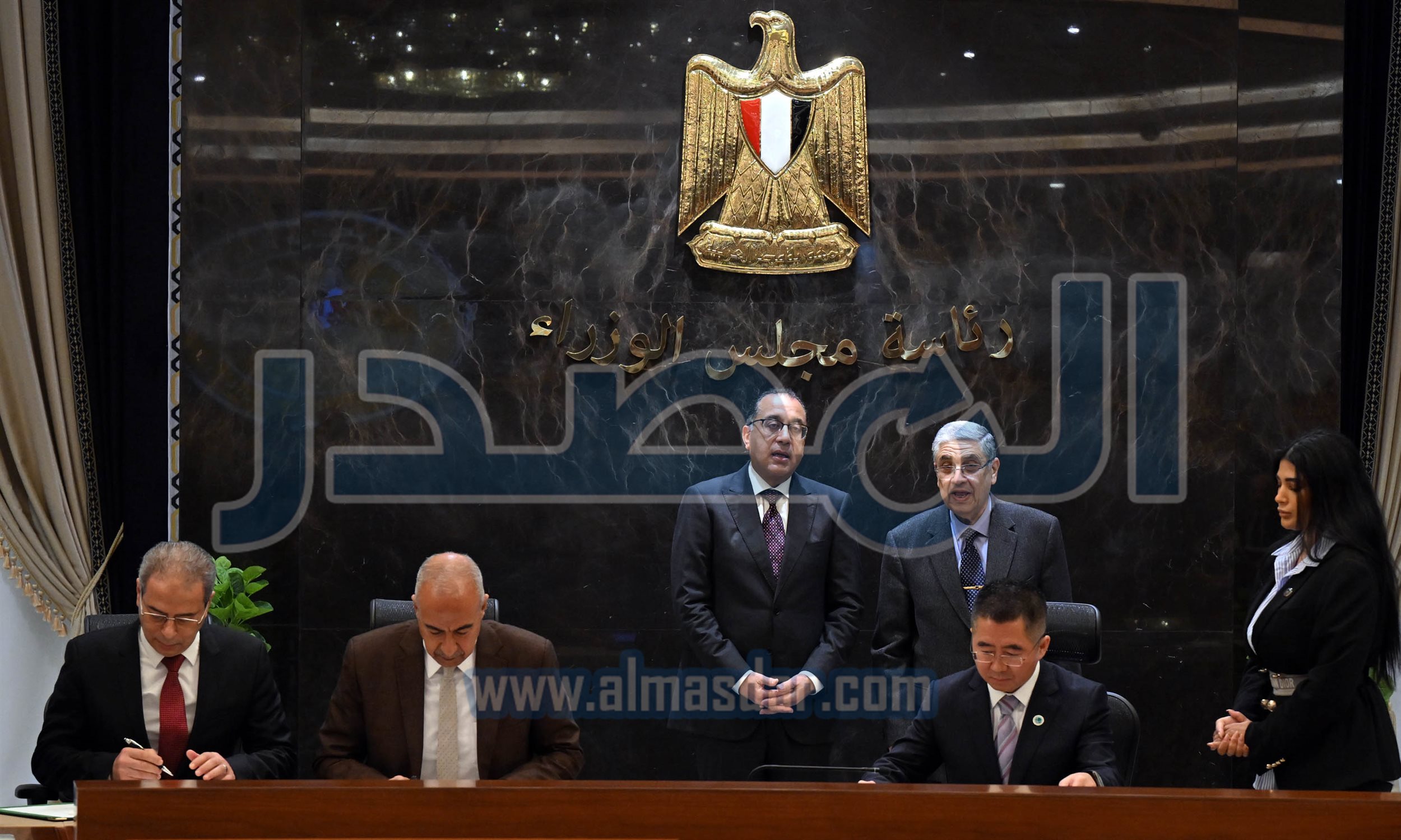 رئيس الوزراء يشهد توقيع مذكرة تفاهم لتطوير مشروع طاقة شمسية
