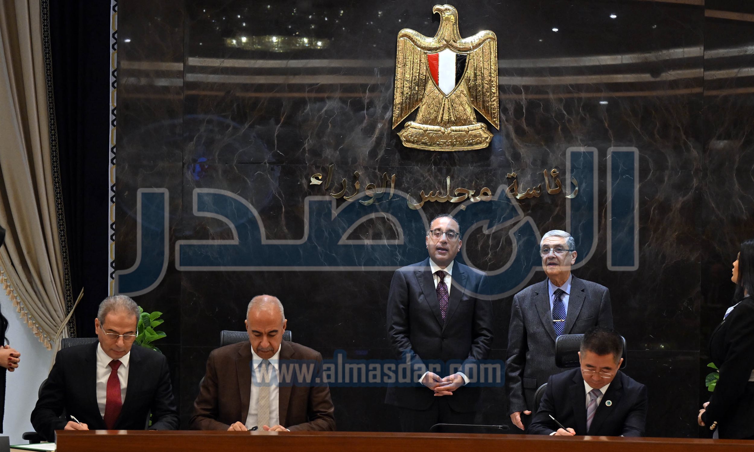 رئيس الوزراء يشهد توقيع مذكرة تفاهم لتطوير مشروع طاقة شمسية