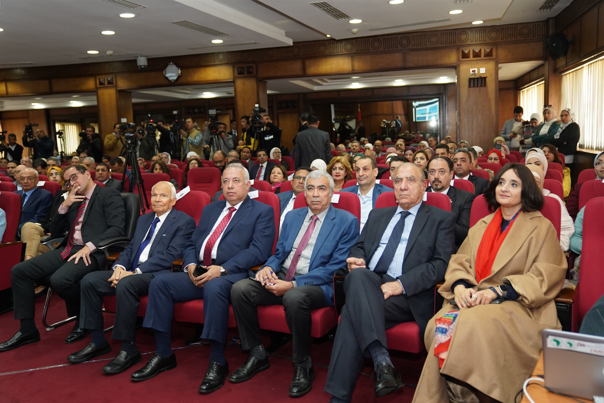معهد التخطيط القومي يناقش