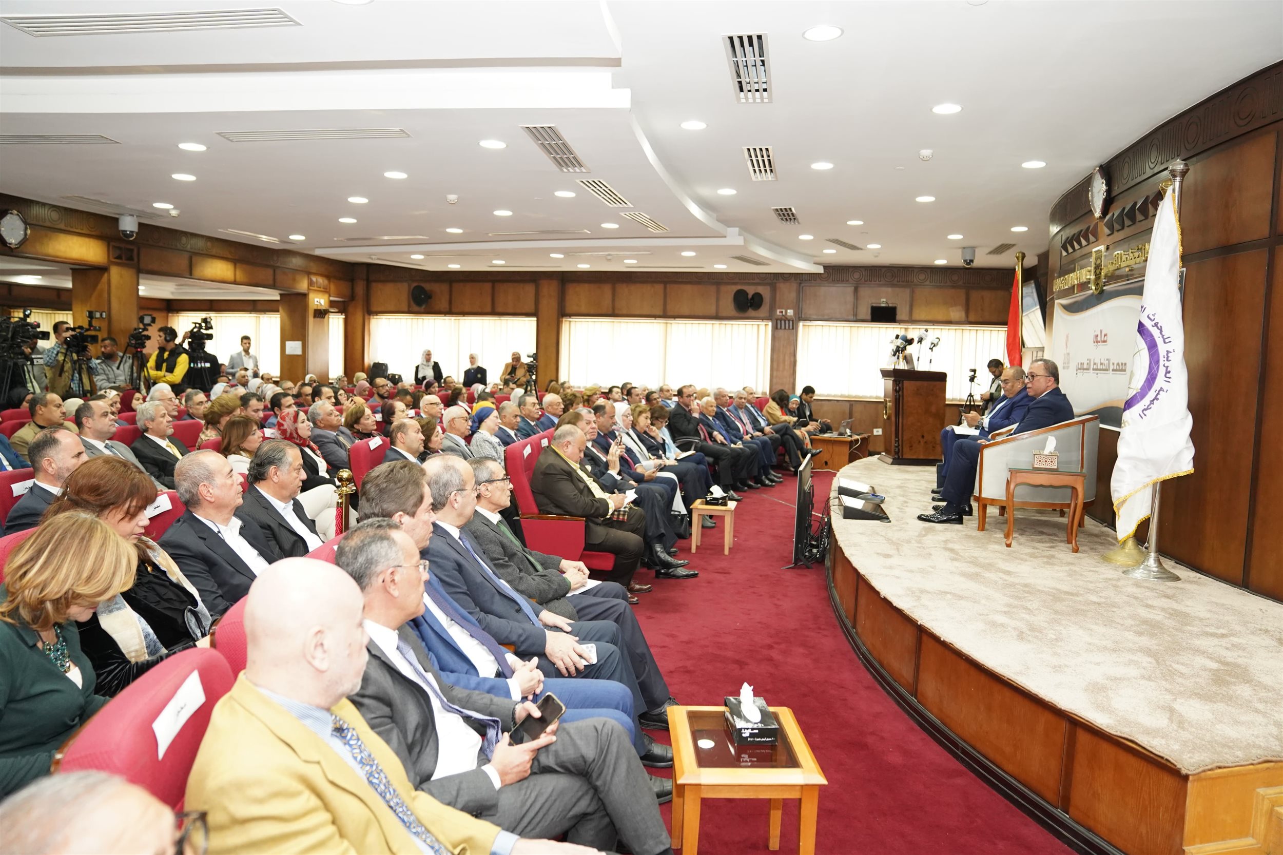 معهد التخطيط القومي يناقش