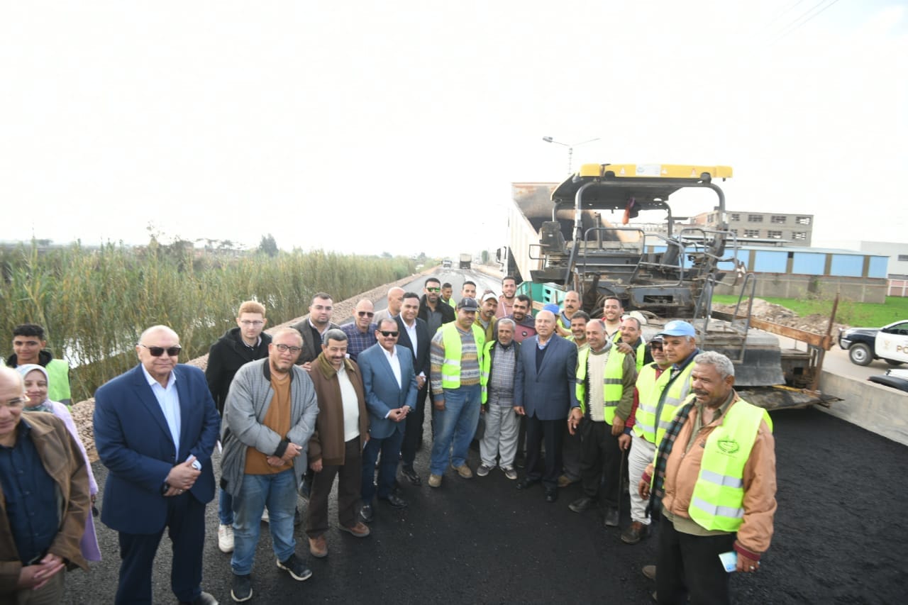 وزير النقل يتفقد مشروعات الطرق والكباري والسكك الحديدية