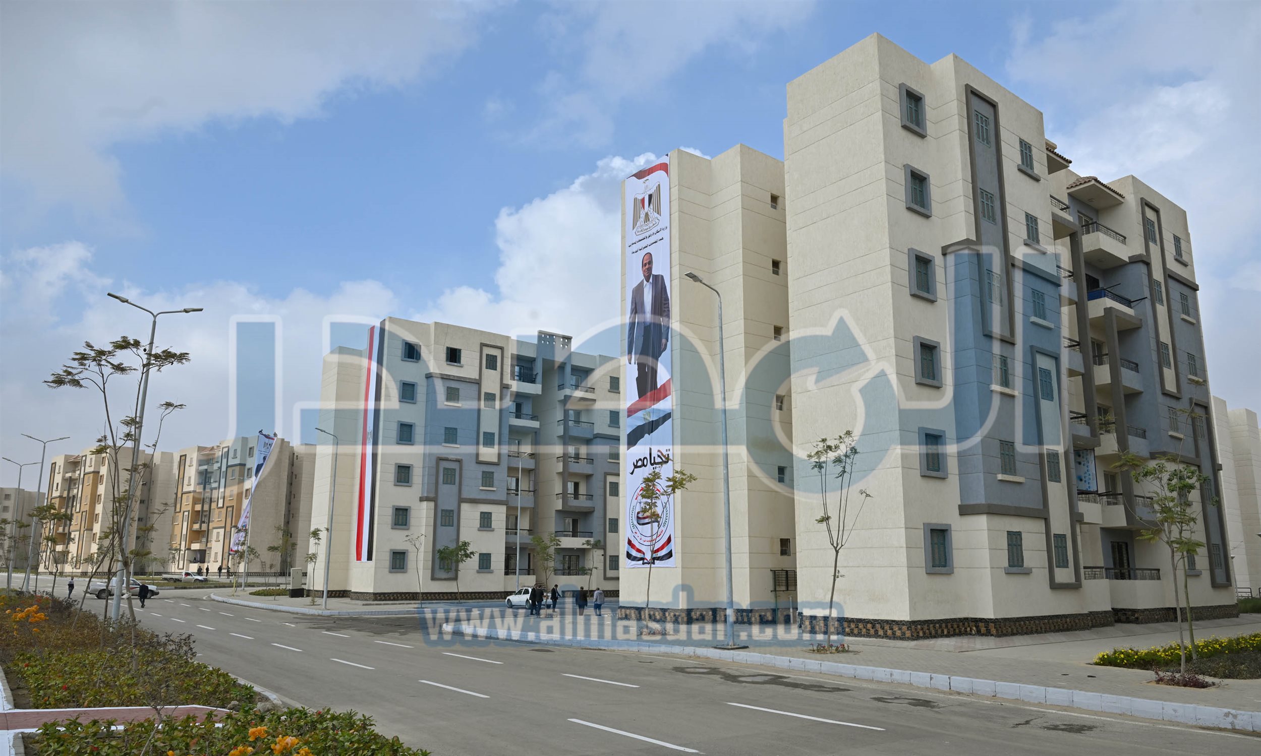 رئيس الوزراء يسلم عقود وحدات