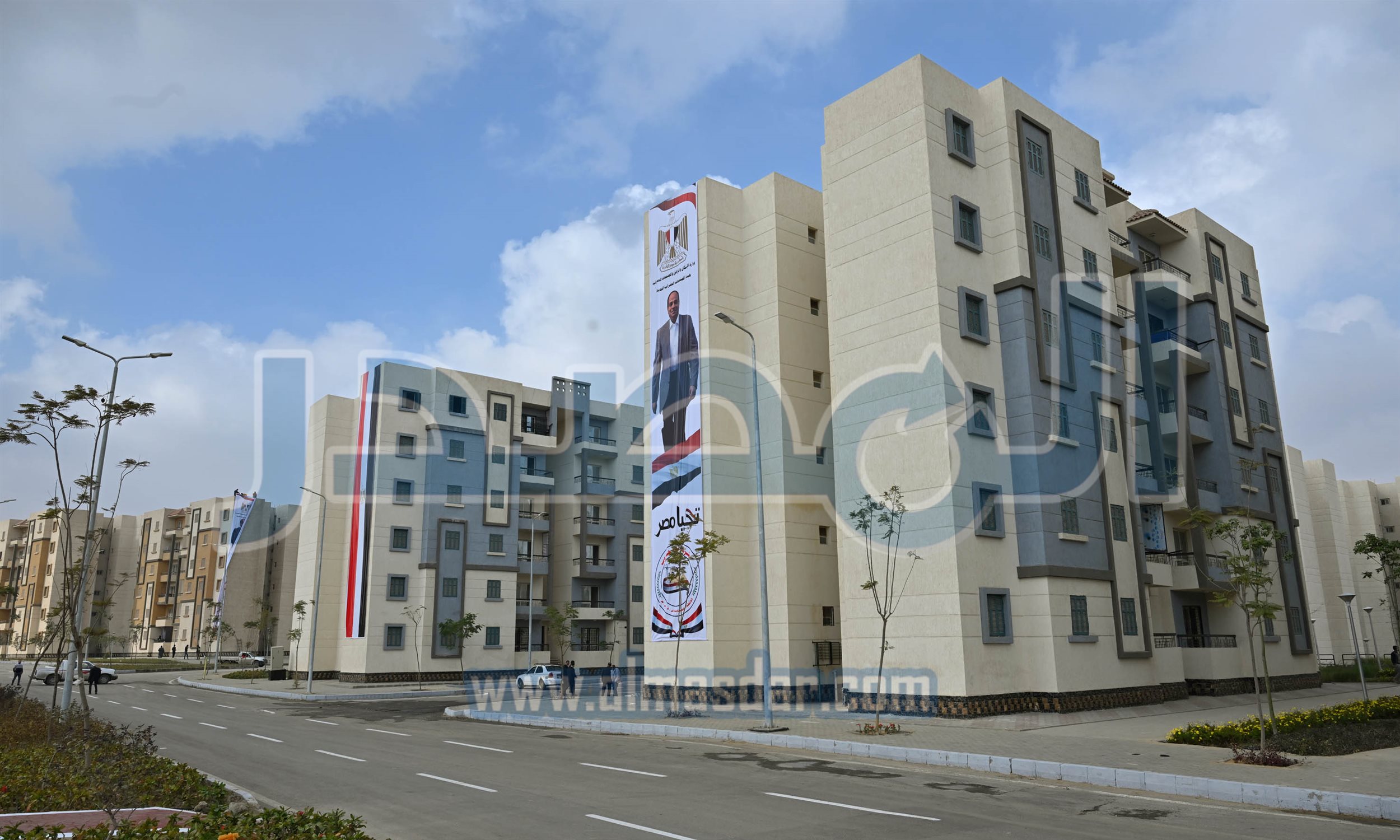 رئيس الوزراء يسلم عقود وحدات
