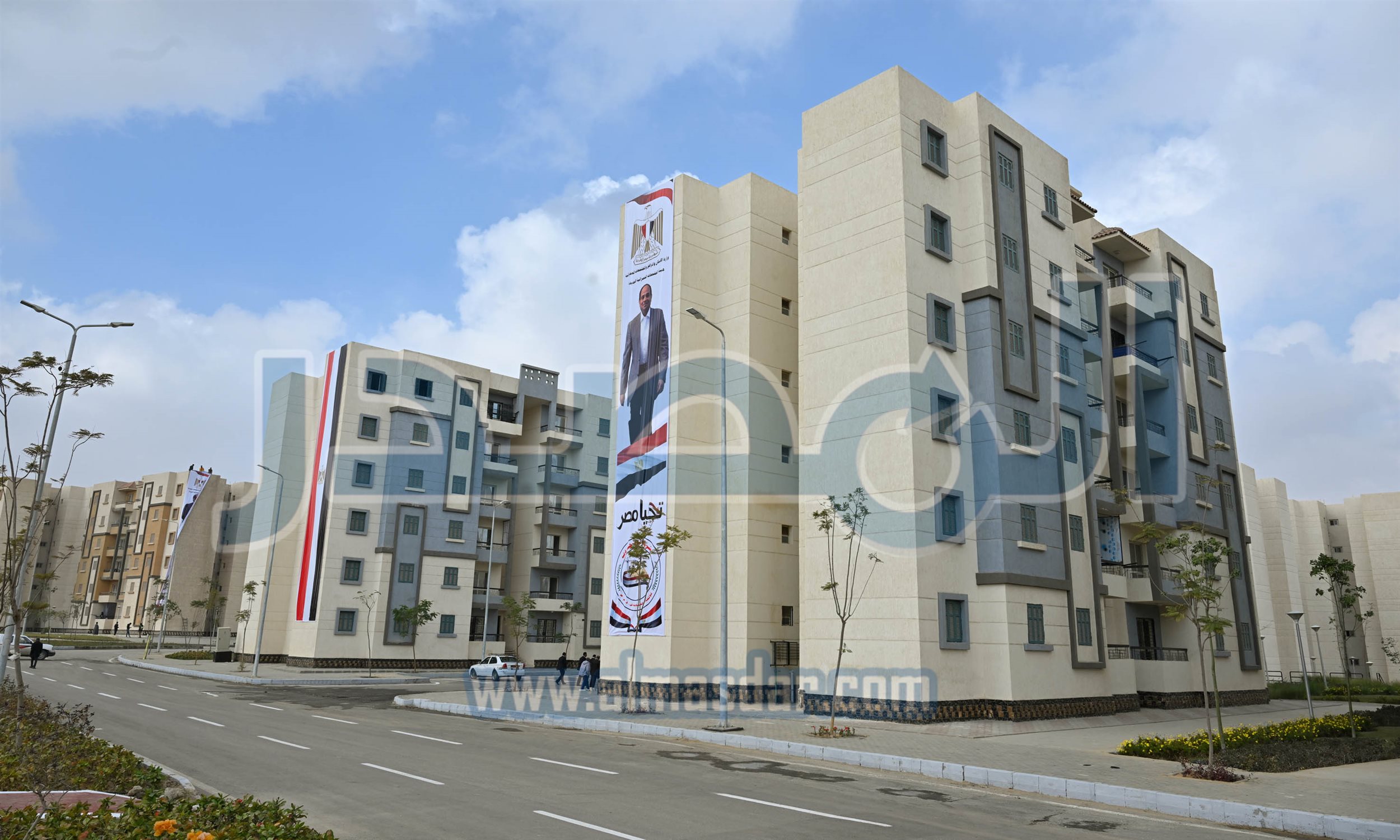 رئيس الوزراء يسلم عقود وحدات