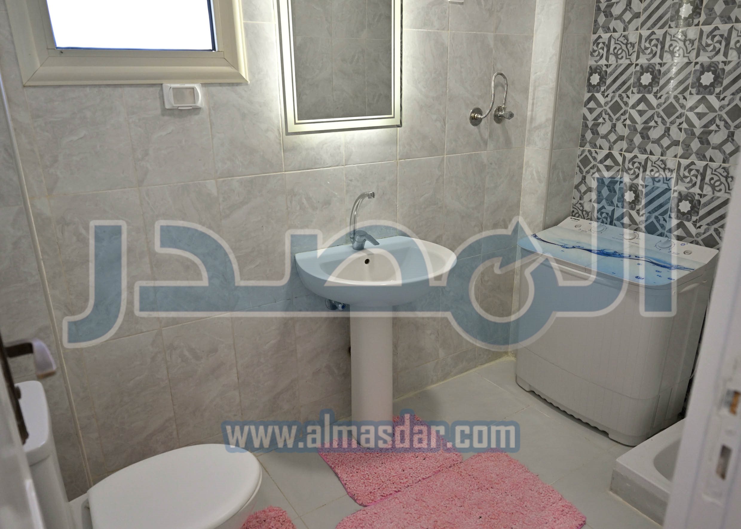 رئيس الوزراء يسلم عقود وحدات