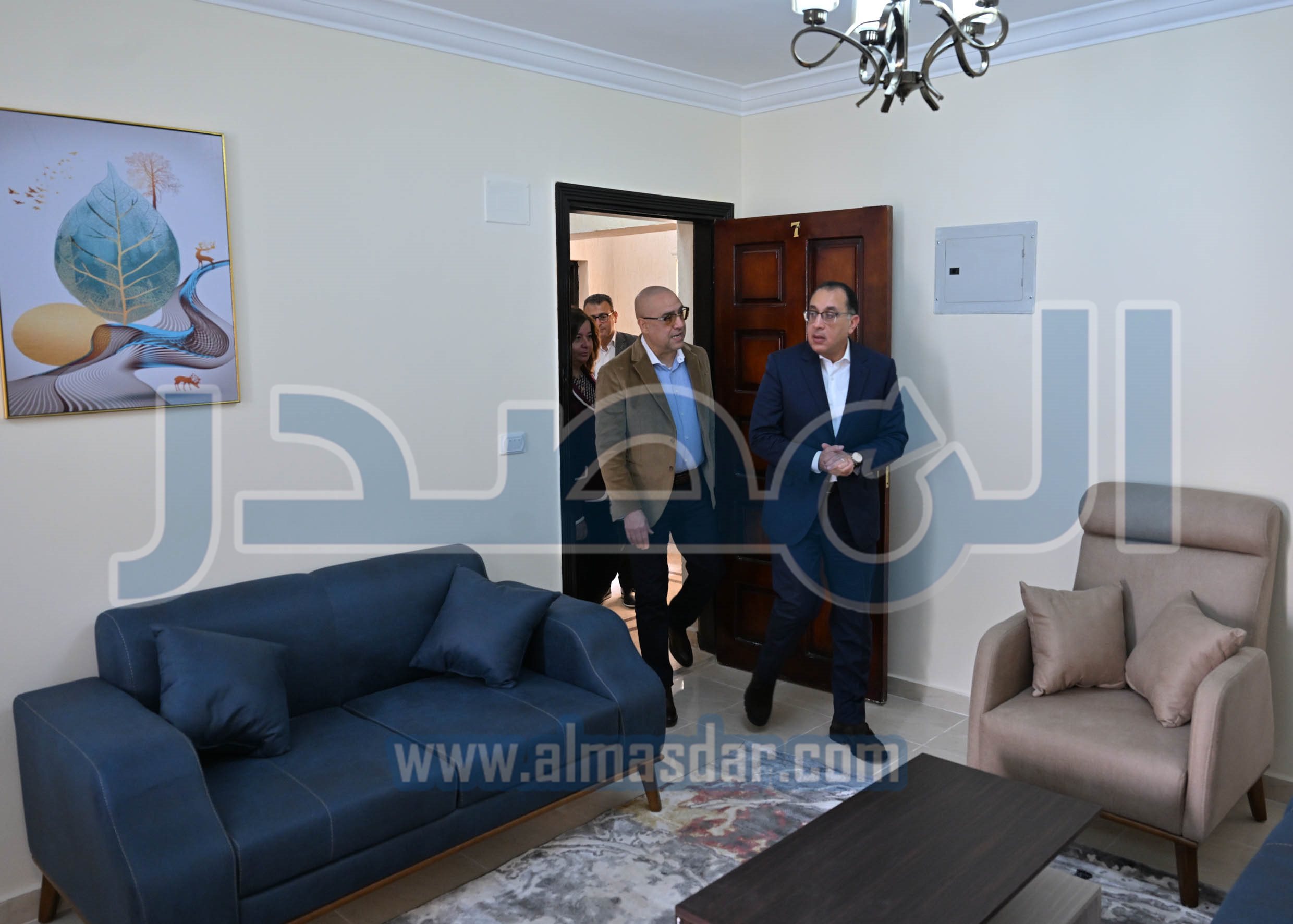 رئيس الوزراء يسلم عقود وحدات