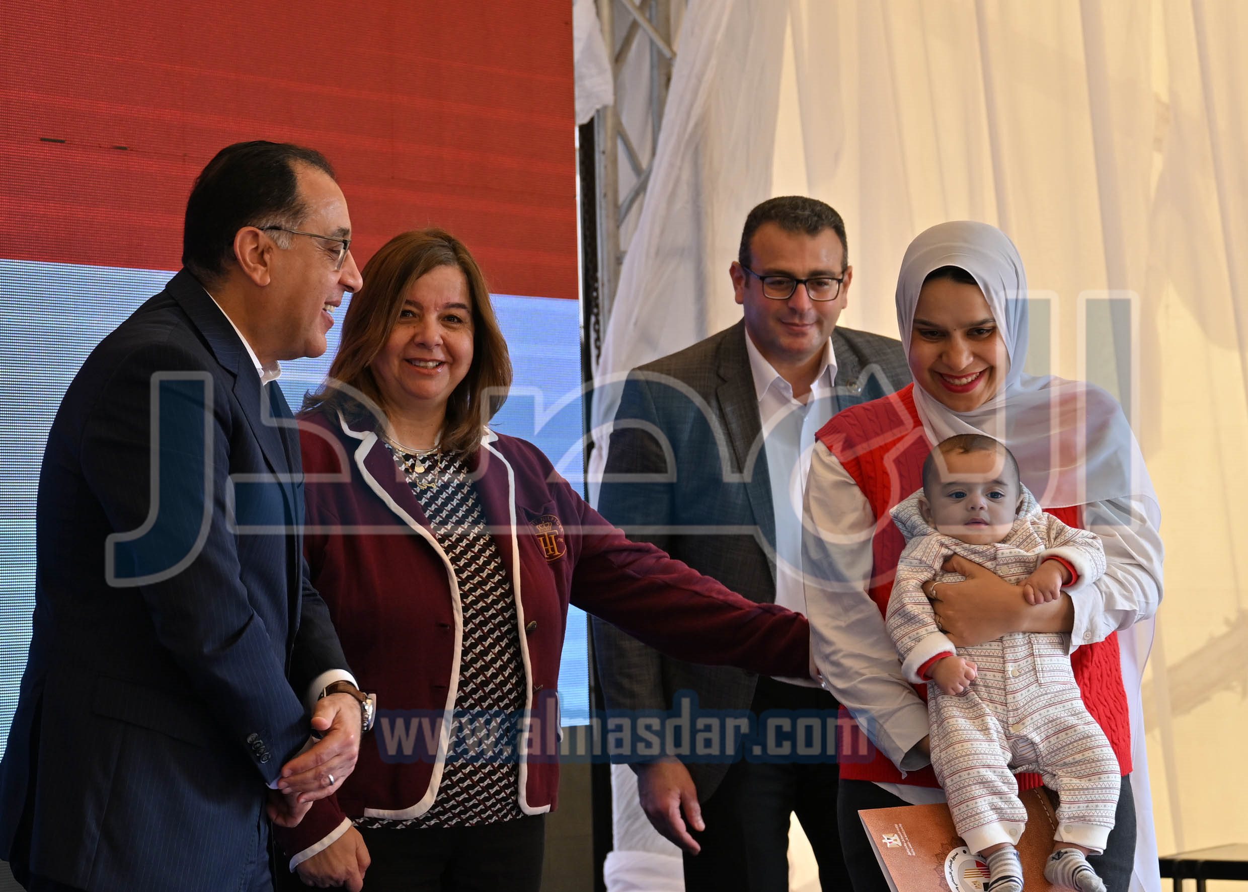رئيس الوزراء يسلم عقود وحدات مبادرة سكن لكل المصريين بأكتوبر الجديدة