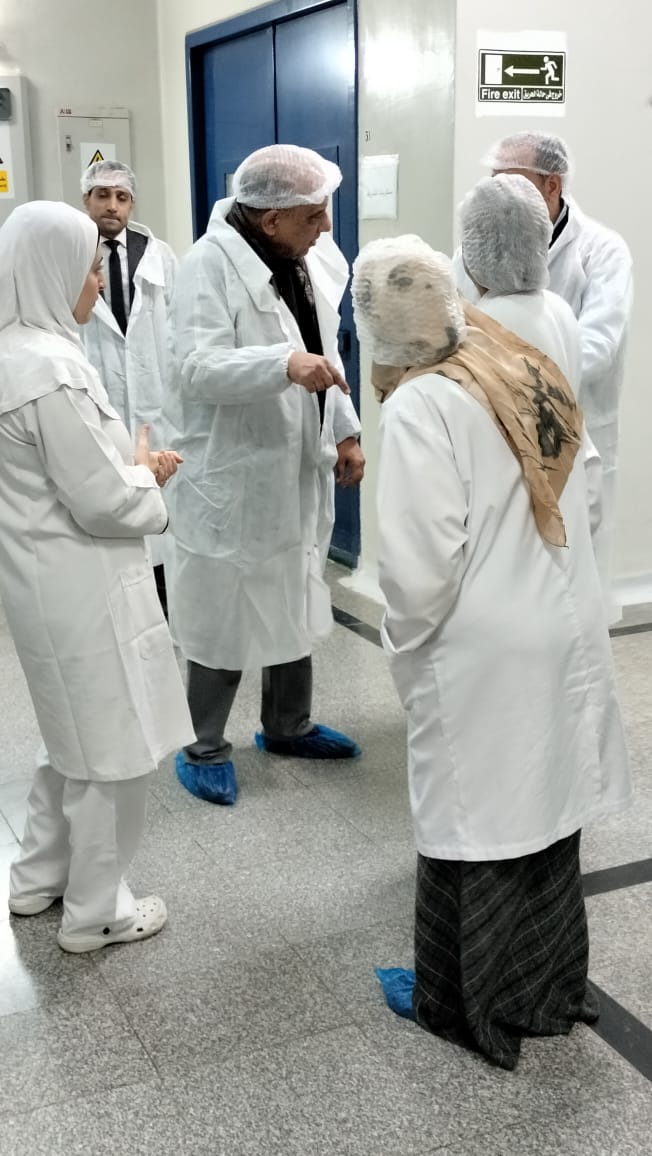 وزير قطاع الأعمال العام يتفقد مصانع شركة النيل للأدوية