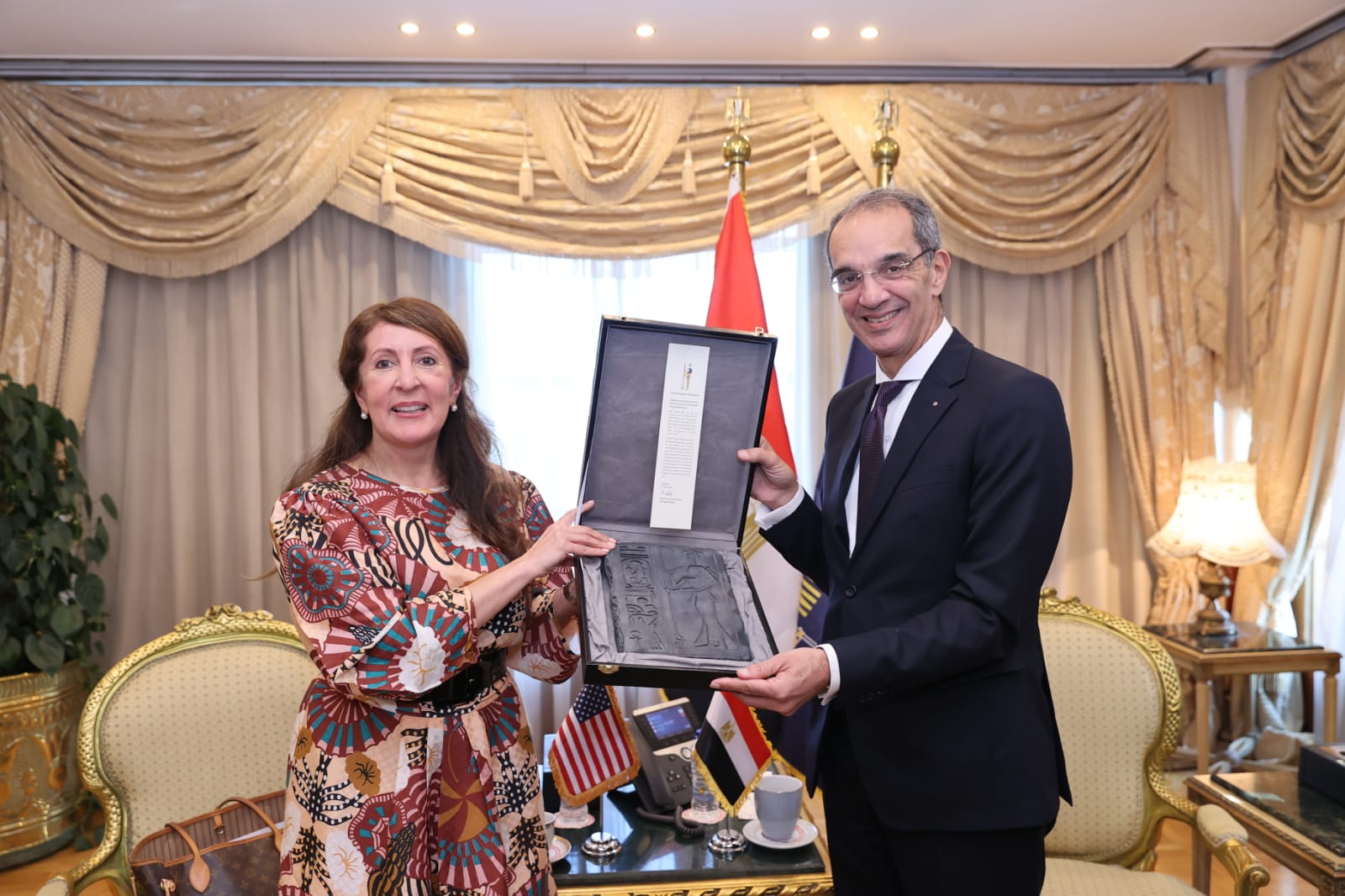 وزير الاتصالات يلتقى سفيرة الولايات المتحدة الأمريكية
