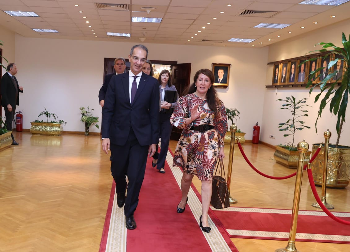 وزير الاتصالات يلتقى سفيرة الولايات المتحدة الأمريكية