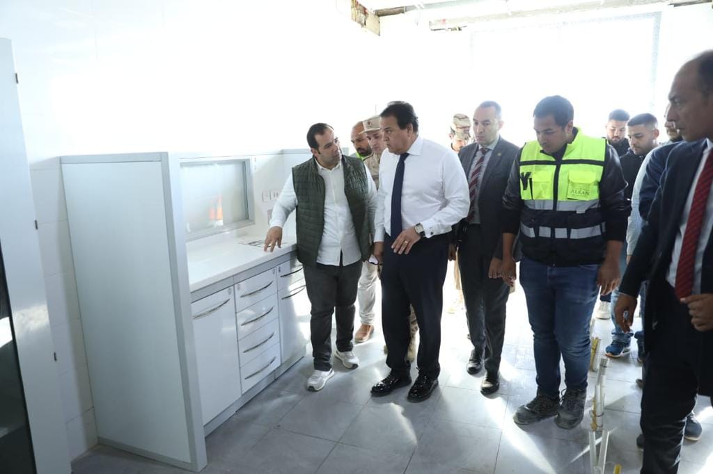 وزير الصحة يتابع مشروع إنشاء مجمع المعامل المركزية بمدينة بدر