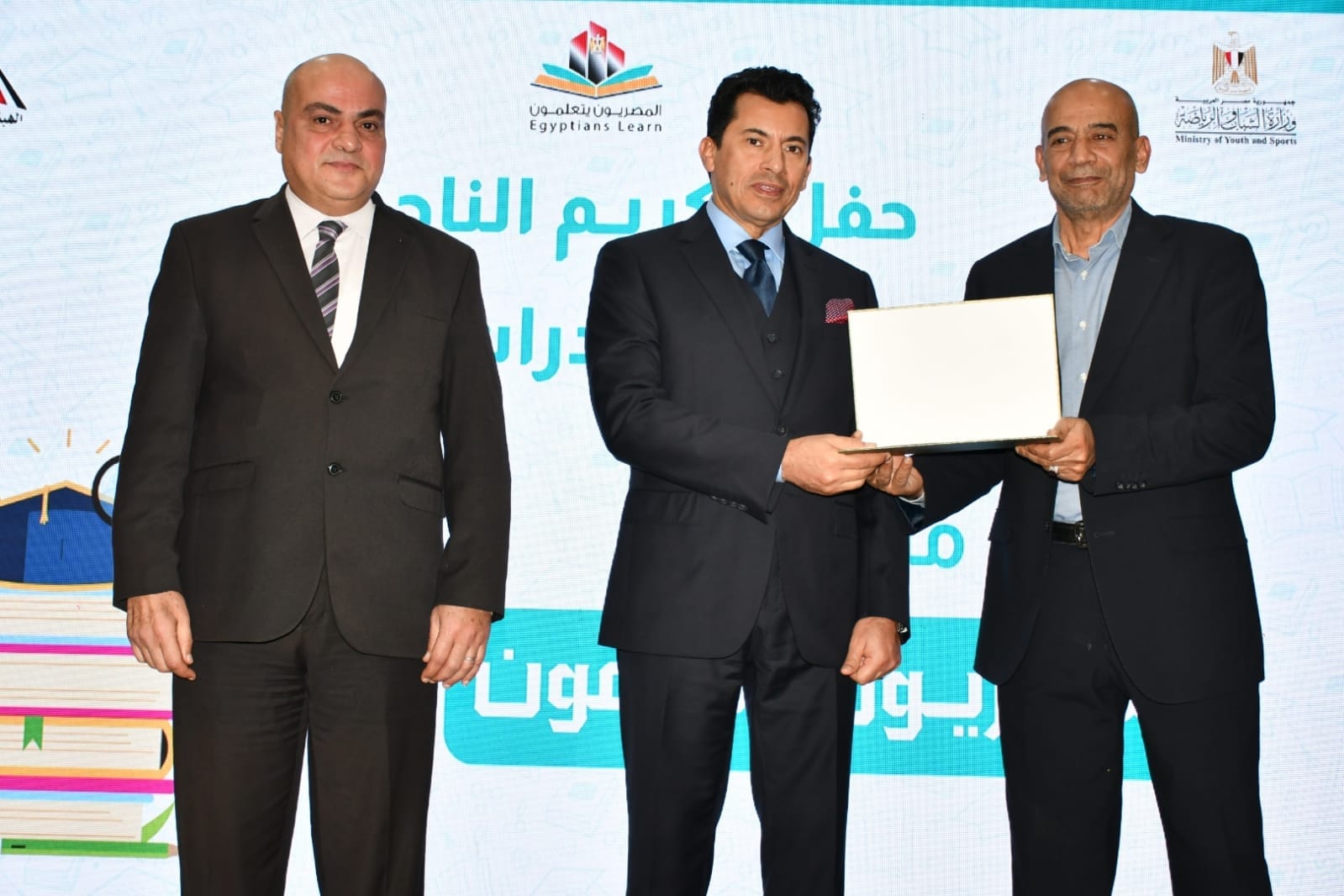 وزير الشباب والرياضة يكرم ذوي القدارات والهمم الناجحين