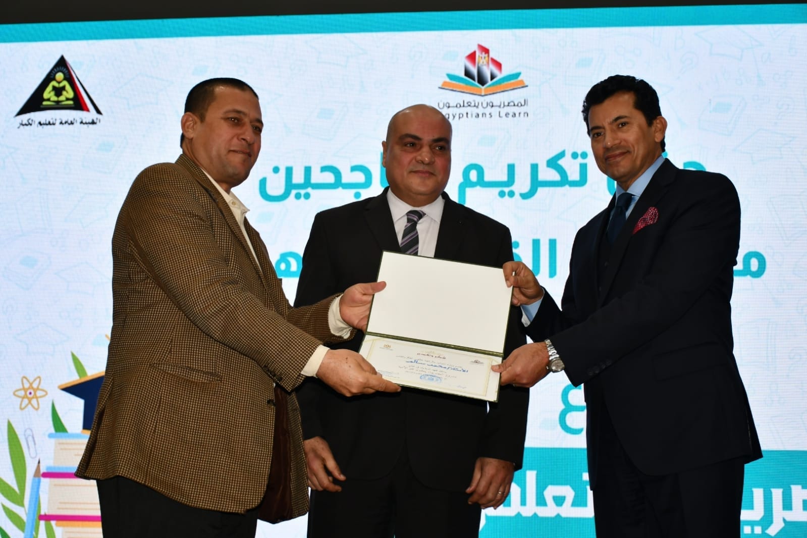 وزير الشباب والرياضة يكرم ذوي القدارات والهمم الناجحين