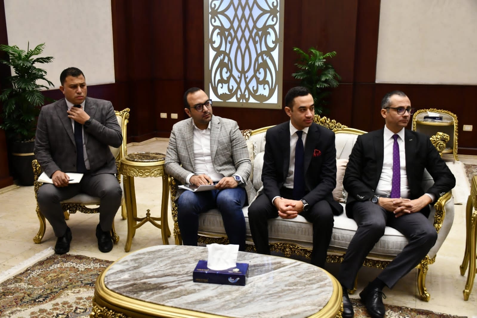 وزير الرياضة يبحث اعمال التطوير ورفع كفاءة المنشآت الشبابية والرياضية
