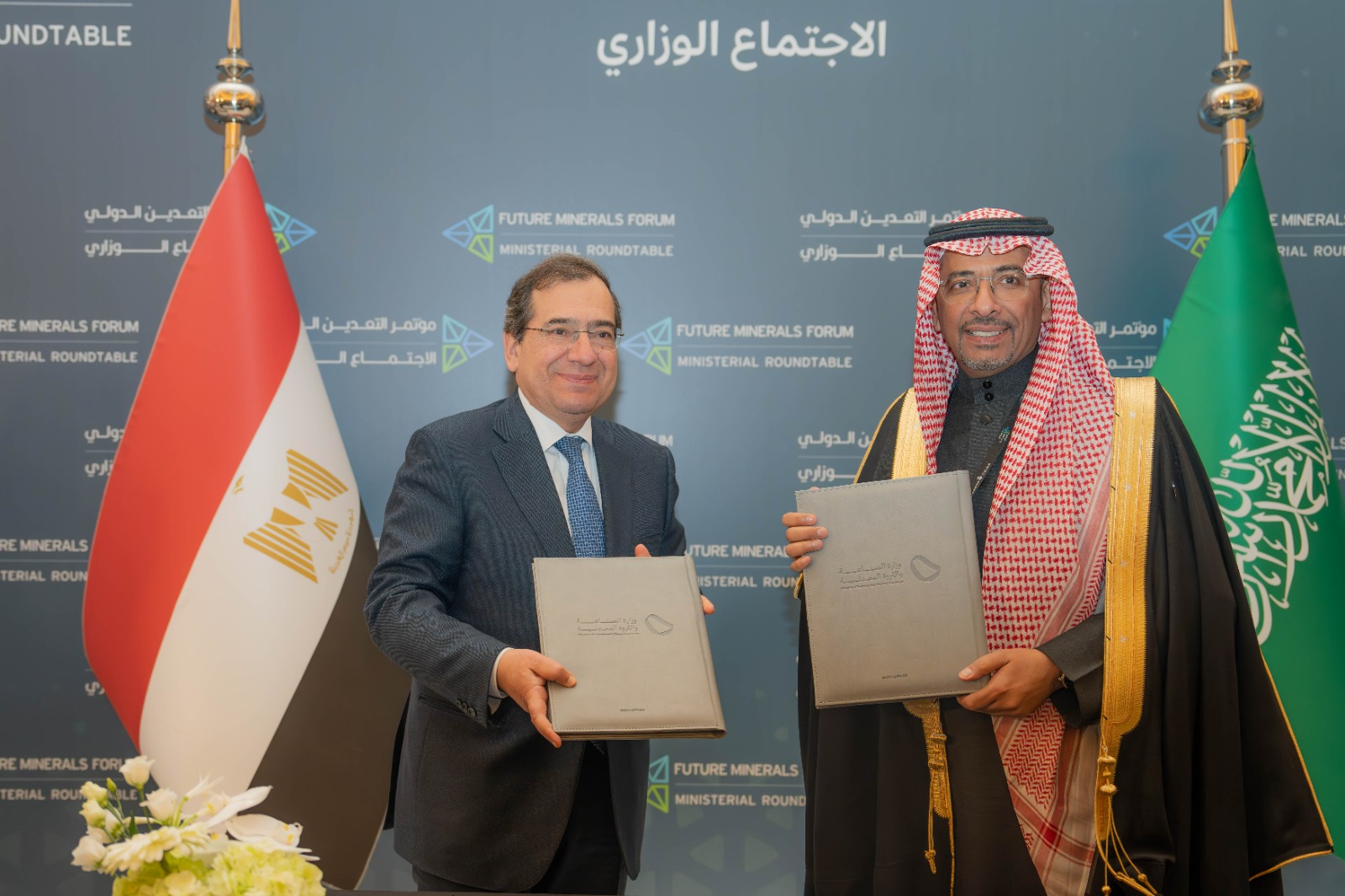 المهندس طارق الملا وزير البترول والثروة المعدنية خلال توقيع مذكرة التفاهم