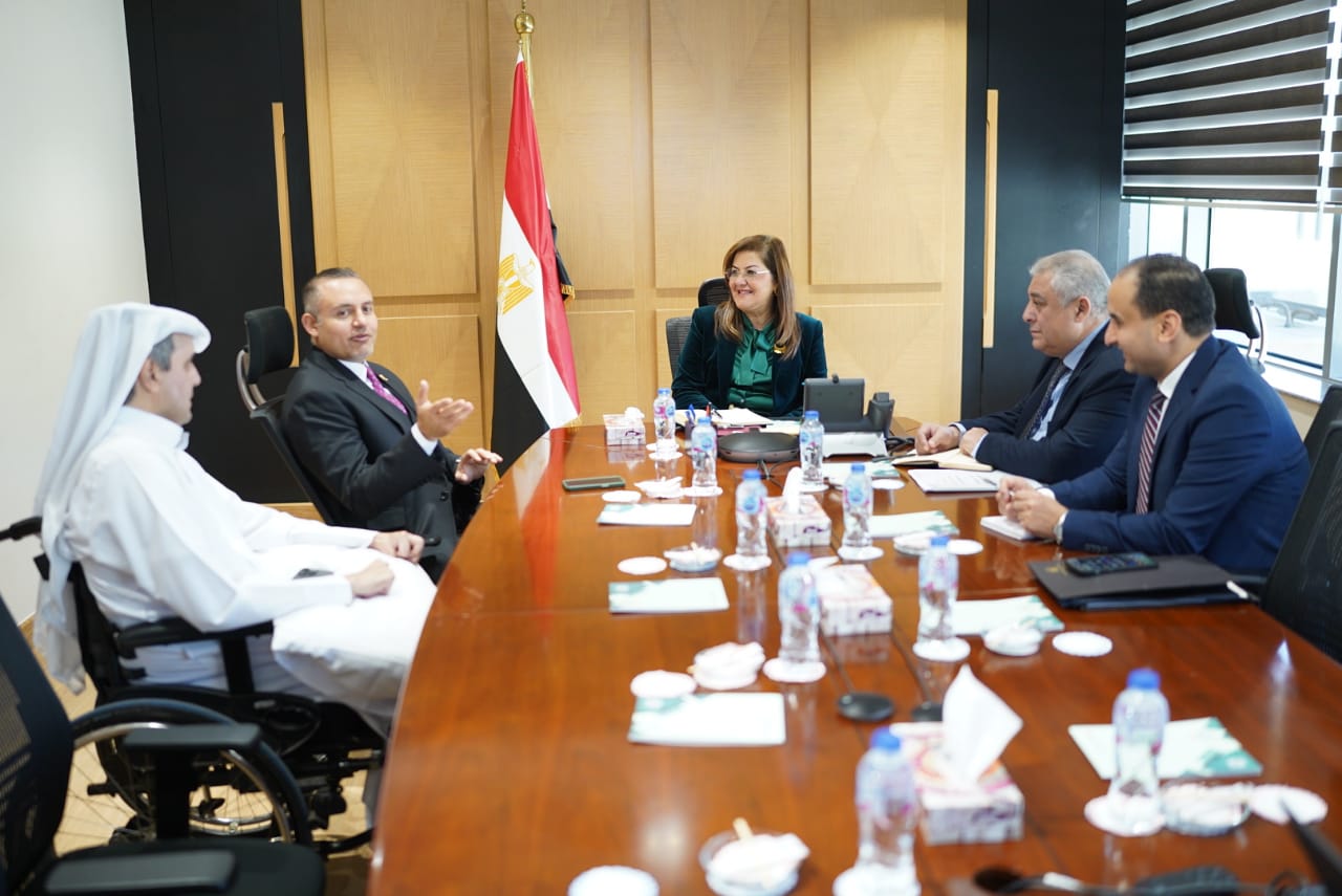 بحث سبل العلاقات السياسية والاقتصادية بين مصر وقطر