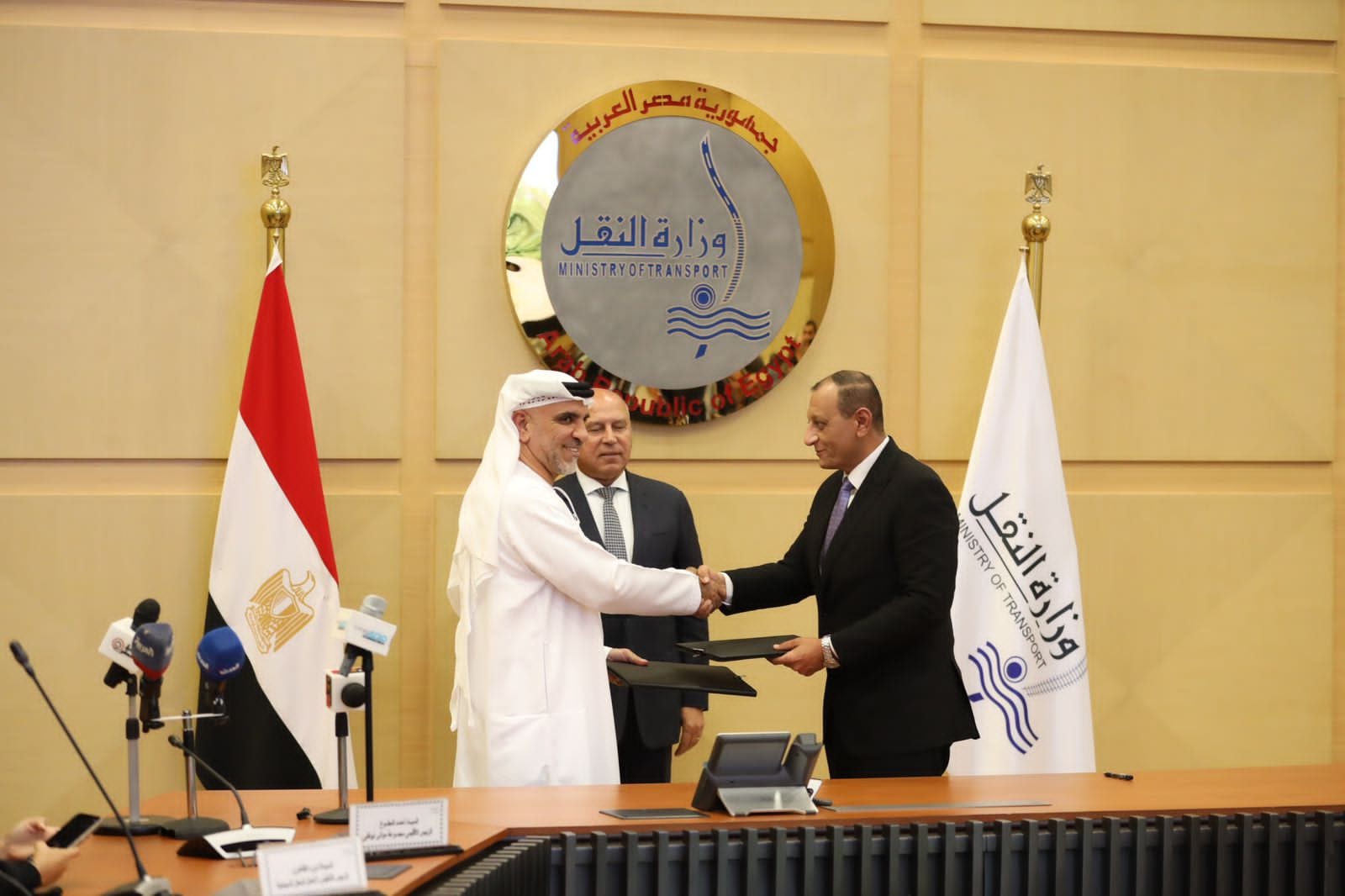 توقيع عقد منح التزام بناء وتطوير محطات الركاب والسفن السياحيه بموانئ الغردقة وسفاجا وشرم الشيخ
