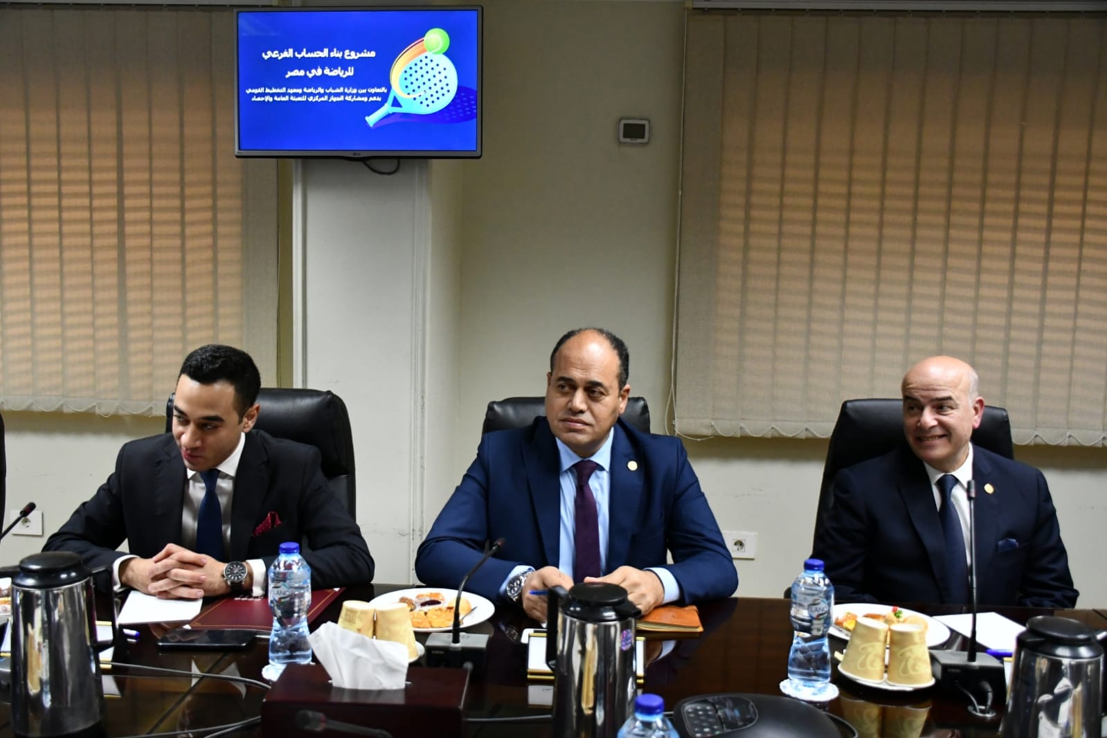 وزير الشباب الرياضة فى اجتماع مع رئيس معهد التخطيط القومي