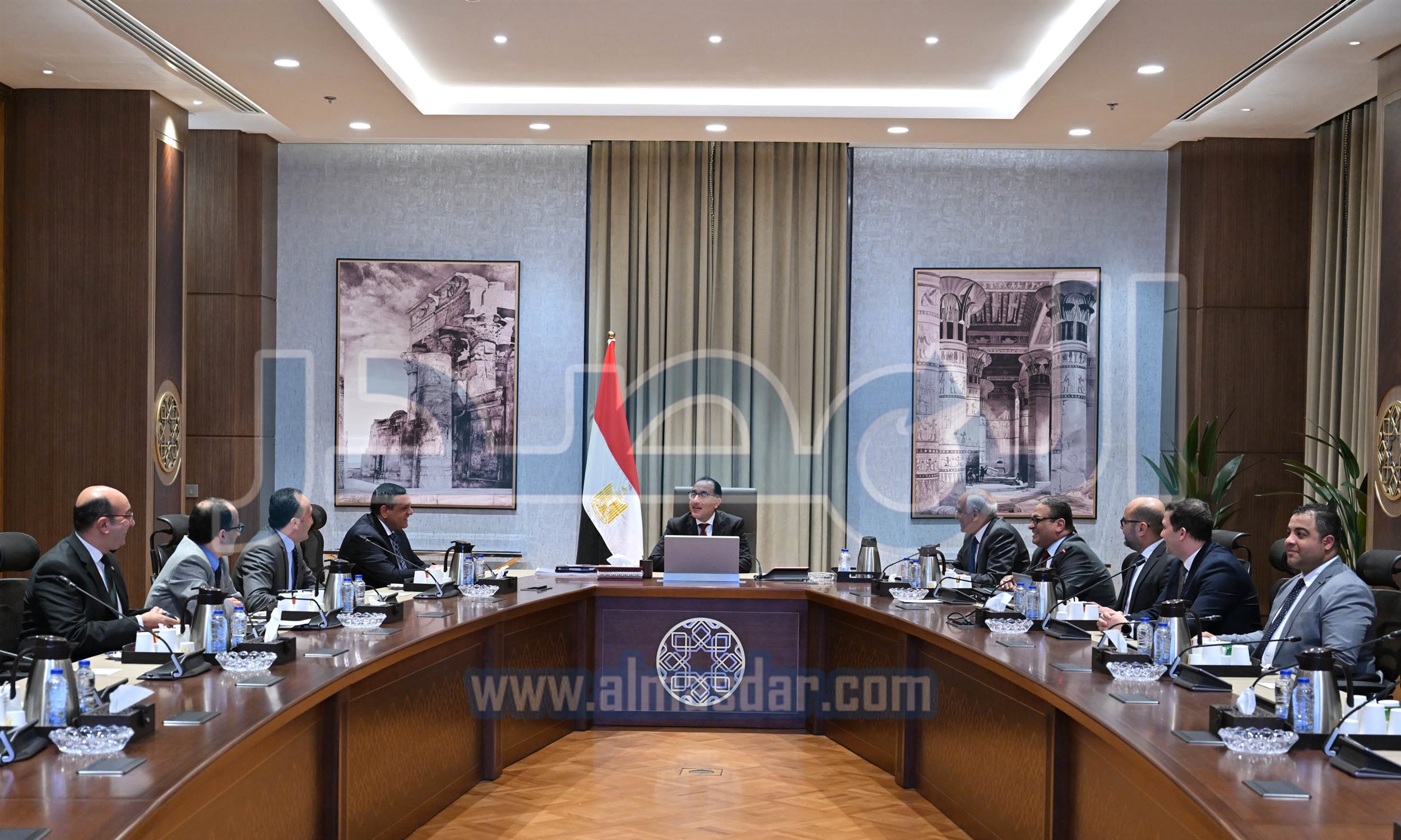 اجتماع رئيس الوزراء مع محافظ الجيزة والتنمية المحلية