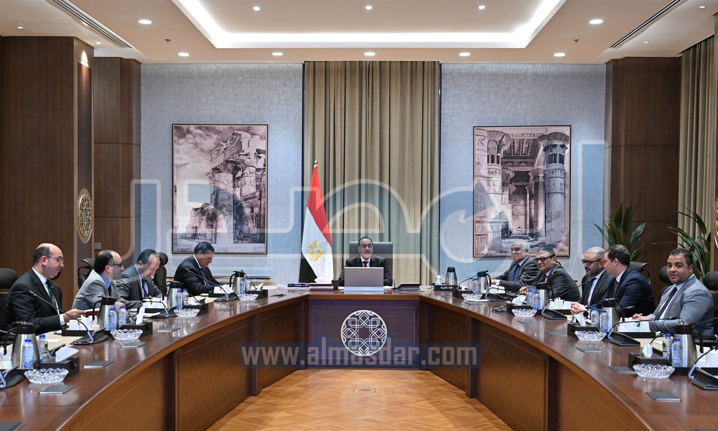 اجتماع رئيس الوزراء مع محافظ الجيزة والتنمية المحلية