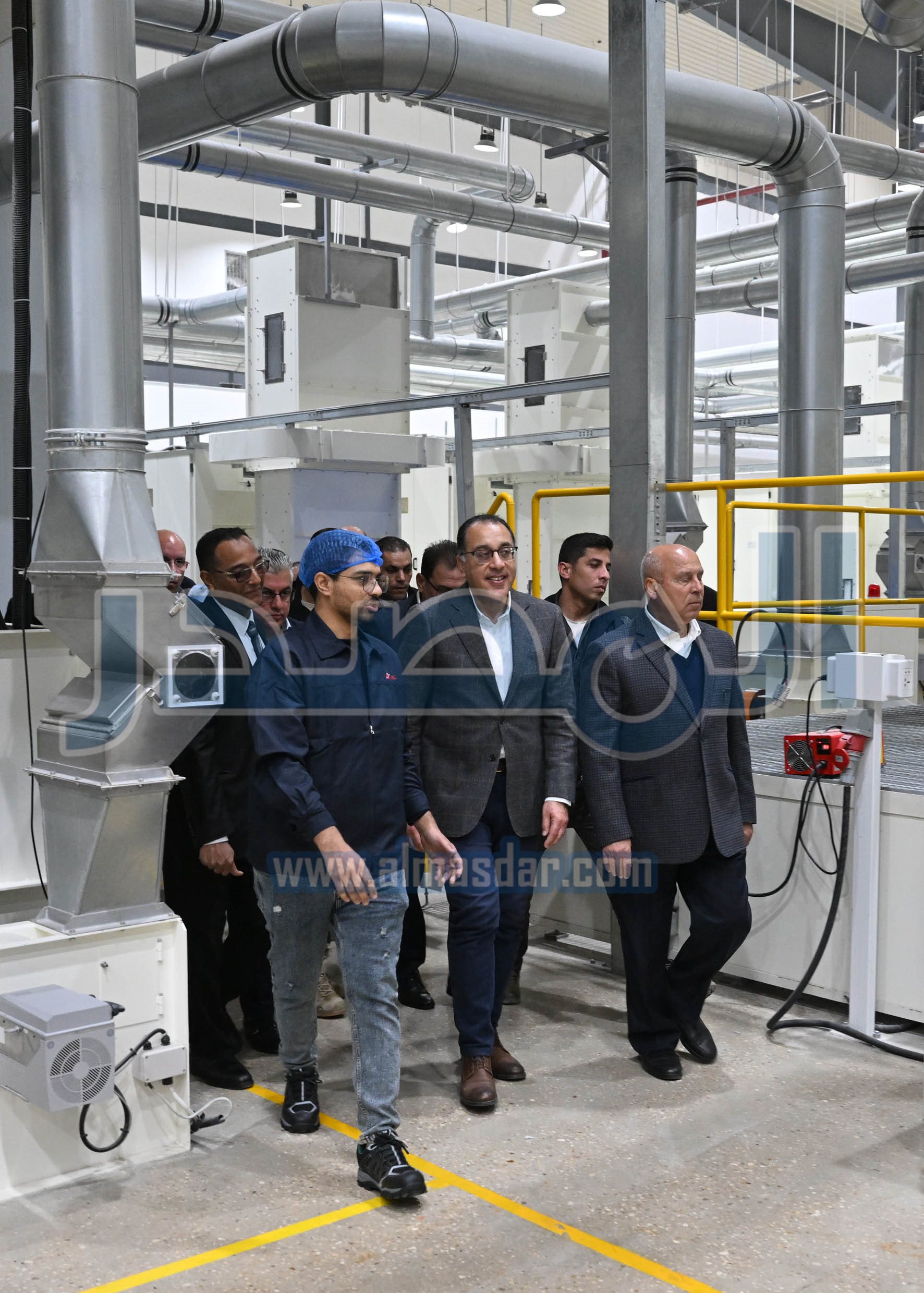رئيس الوزراء يزور شركة