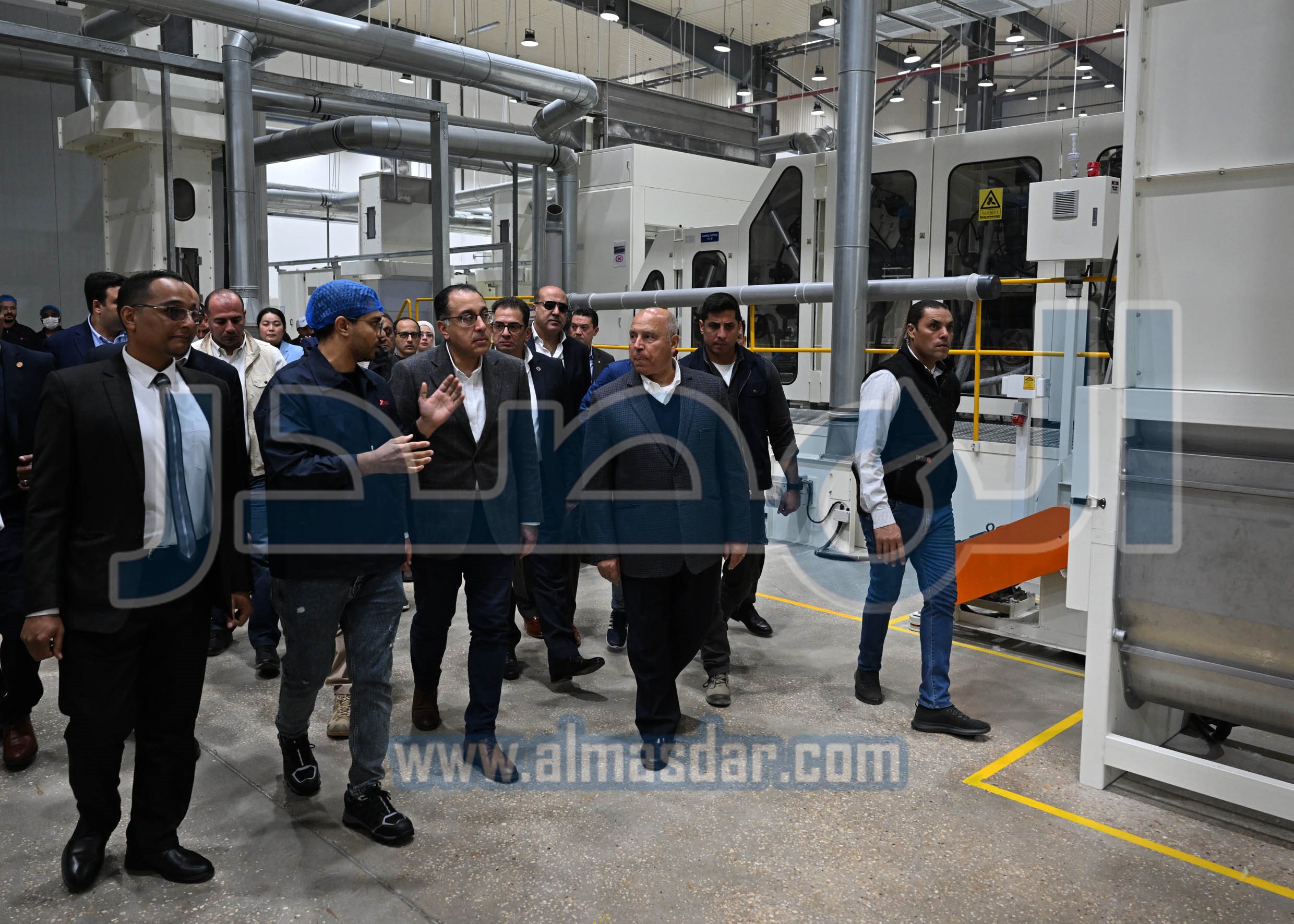 رئيس الوزراء يزور شركة