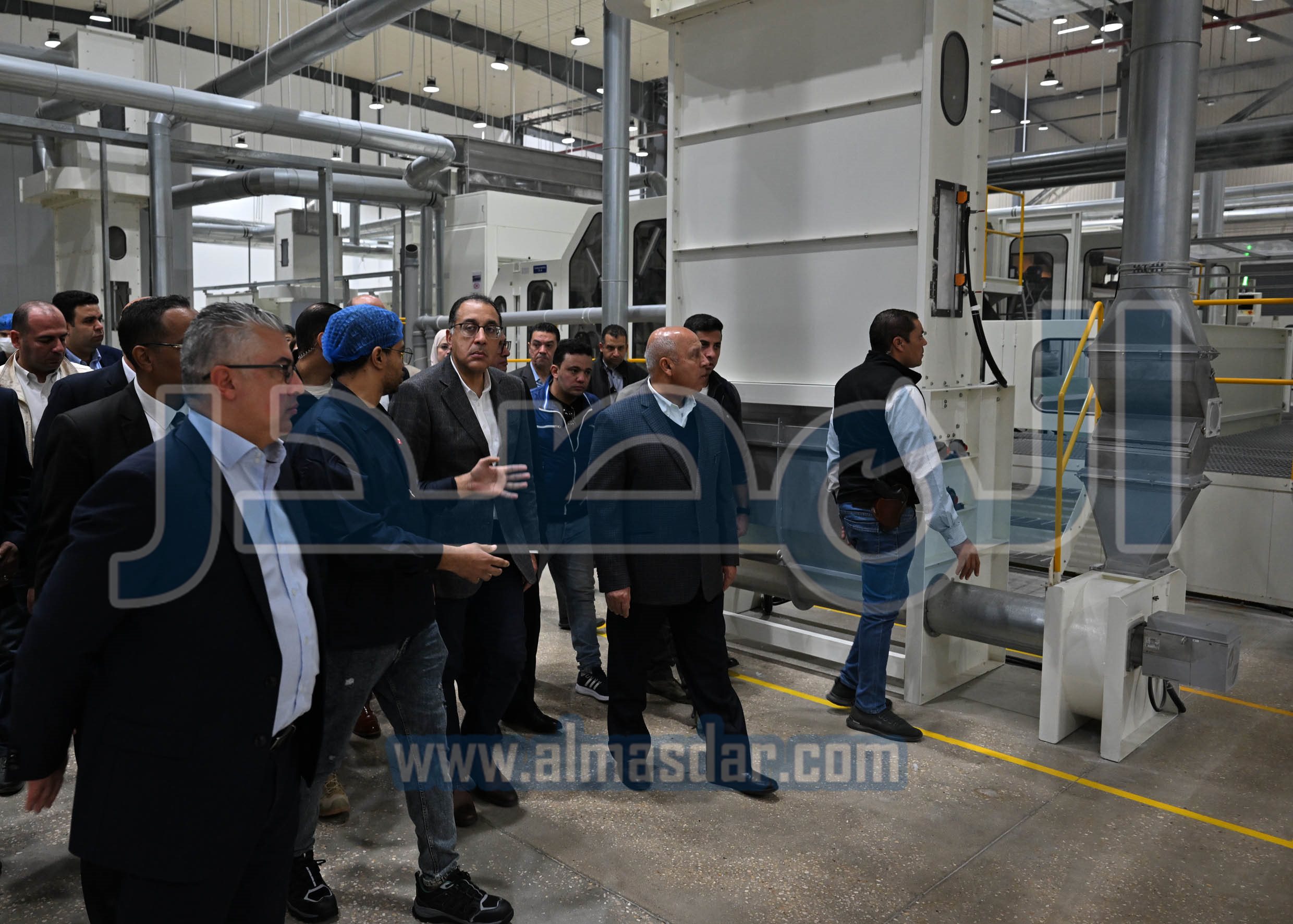 رئيس الوزراء يزور شركة