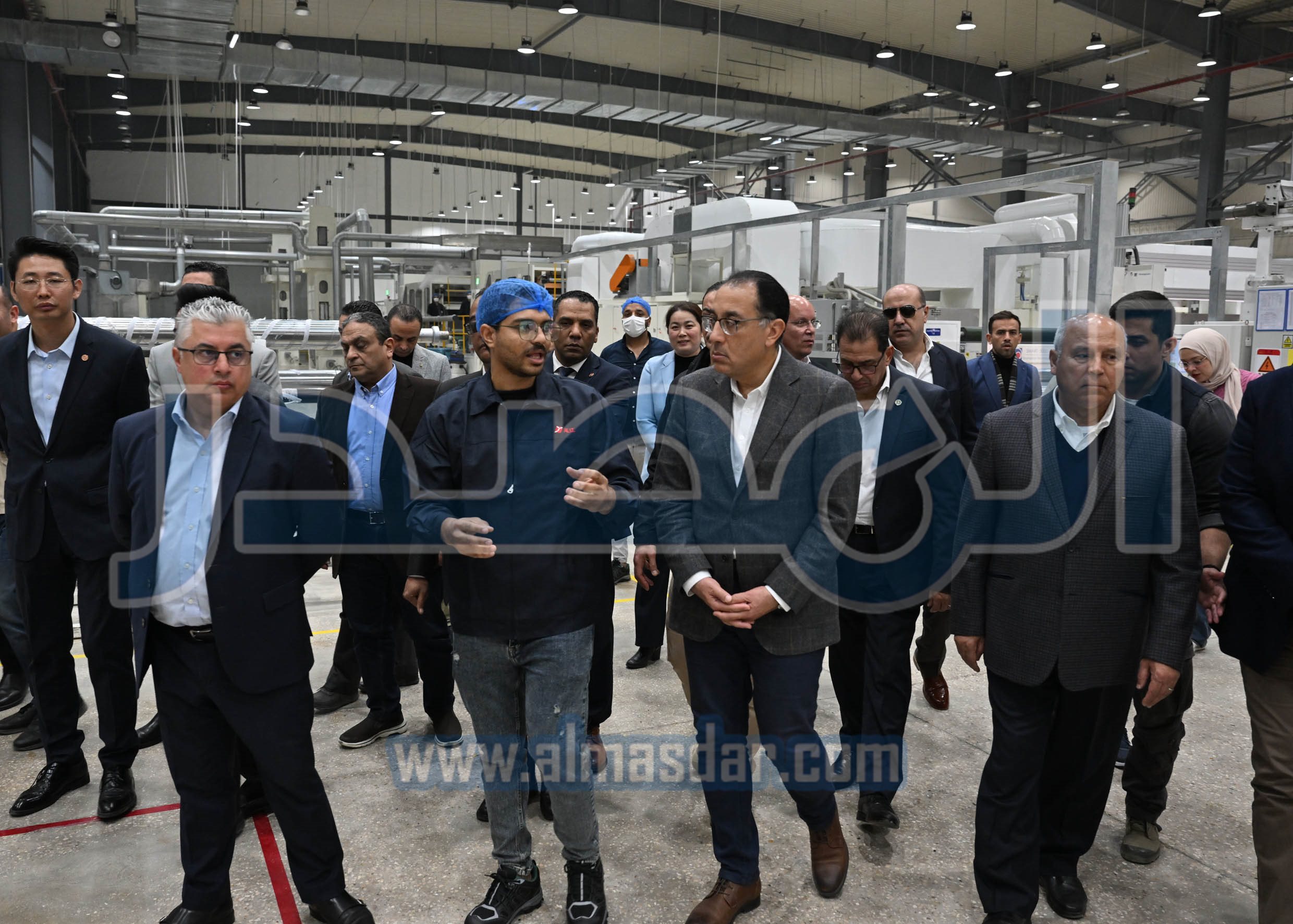 رئيس الوزراء يزور شركة