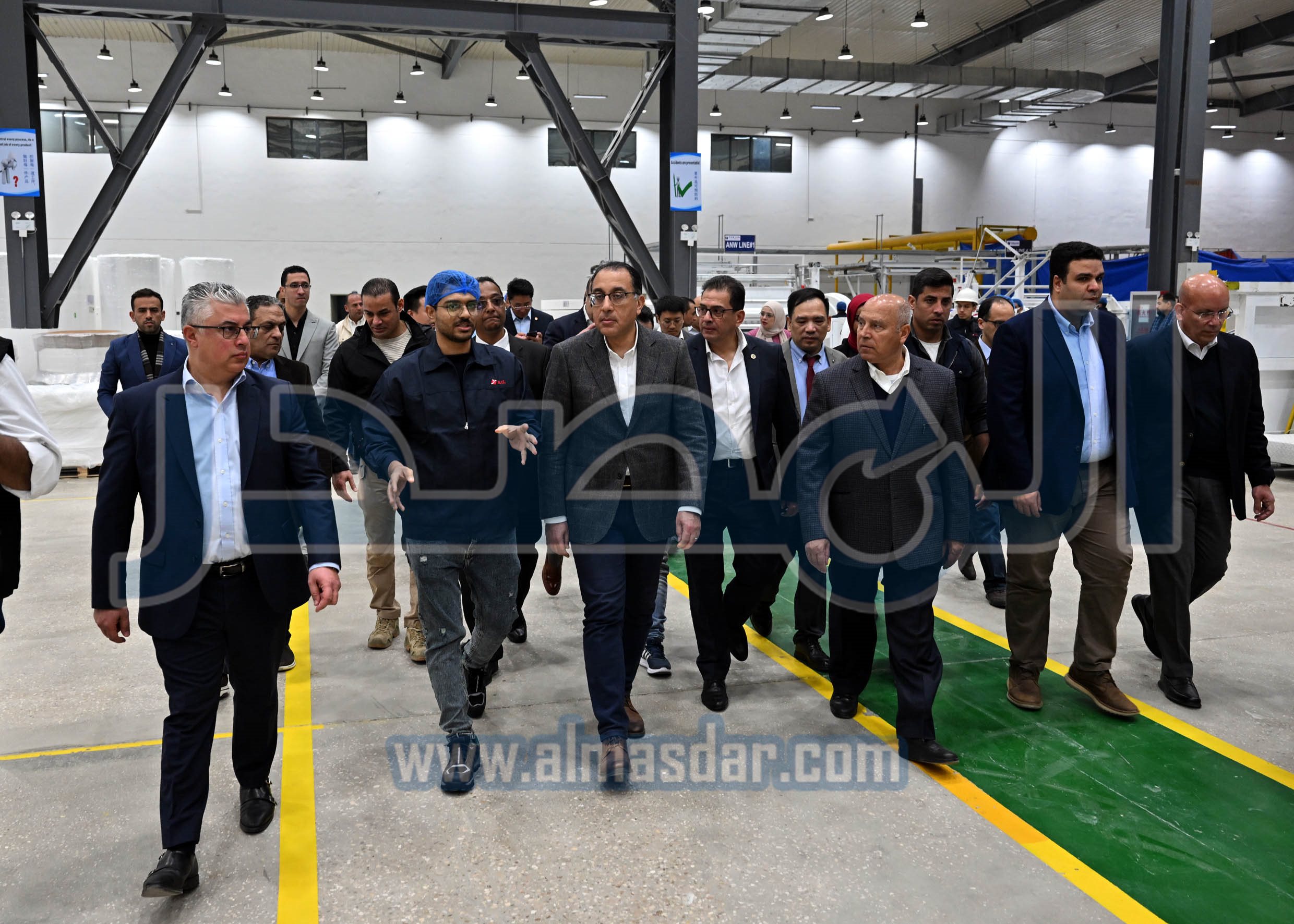 رئيس الوزراء يزور شركة