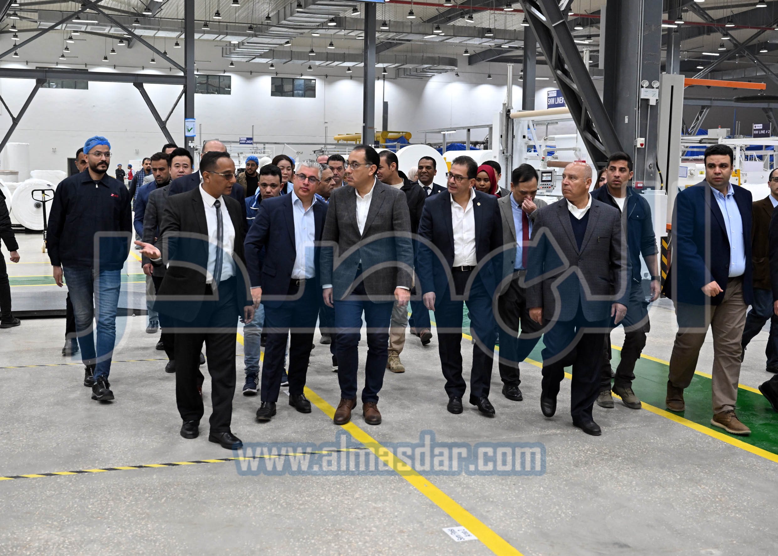 رئيس الوزراء يزور شركة