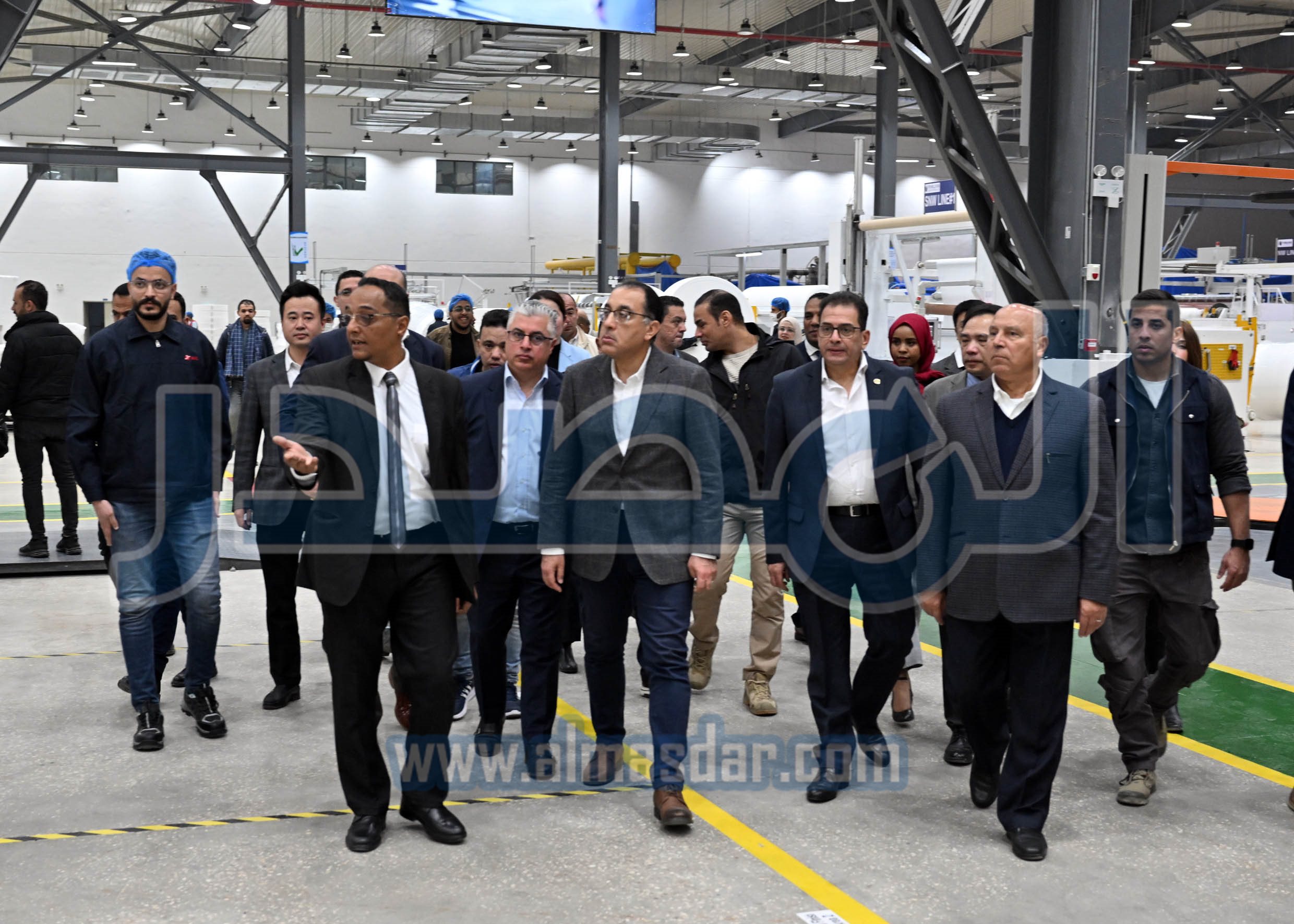رئيس الوزراء يزور شركة