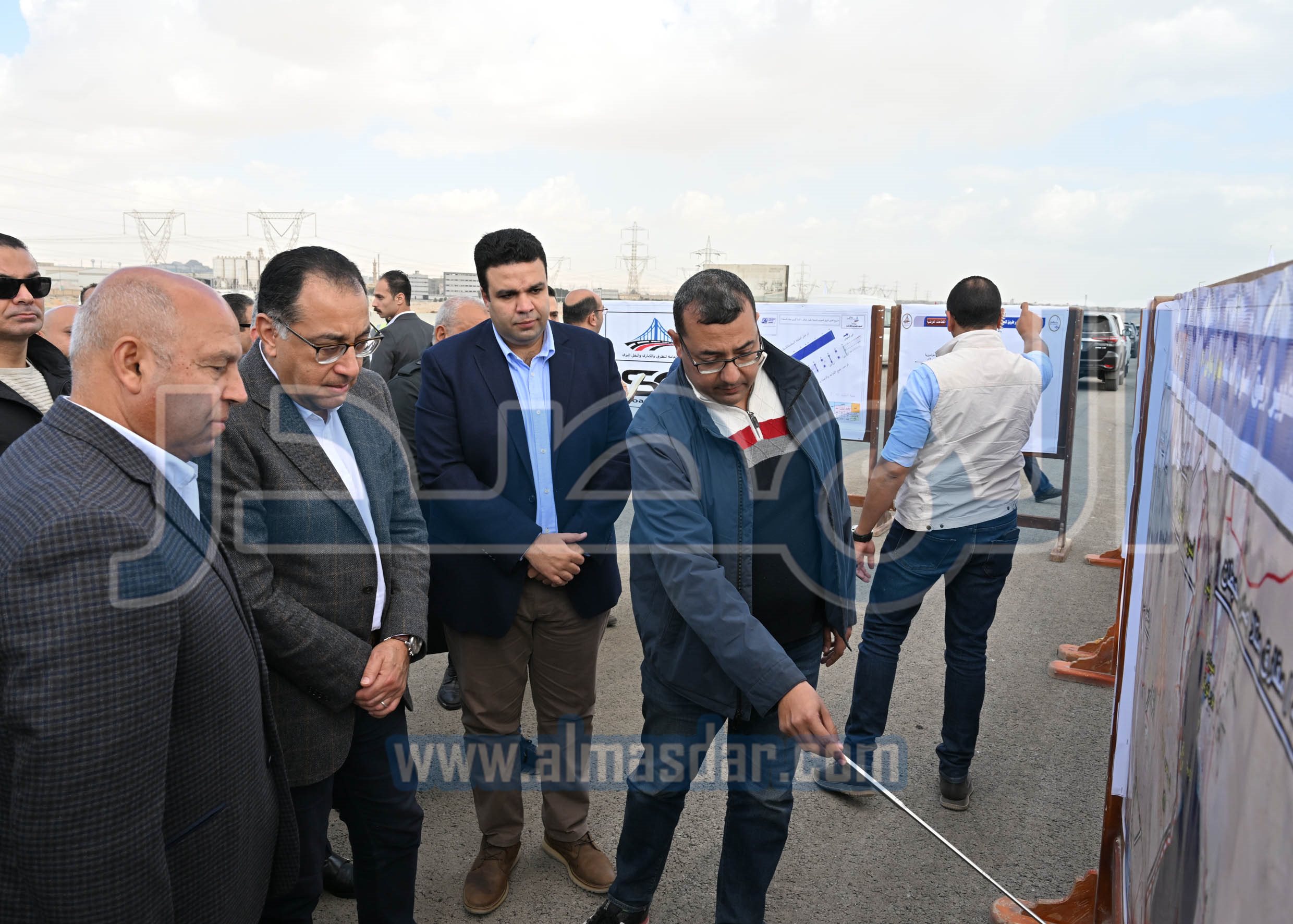 رئيس الوزراء يتفقد أعمال تطوير ورفع كفاءة طريق السويس - السخنة