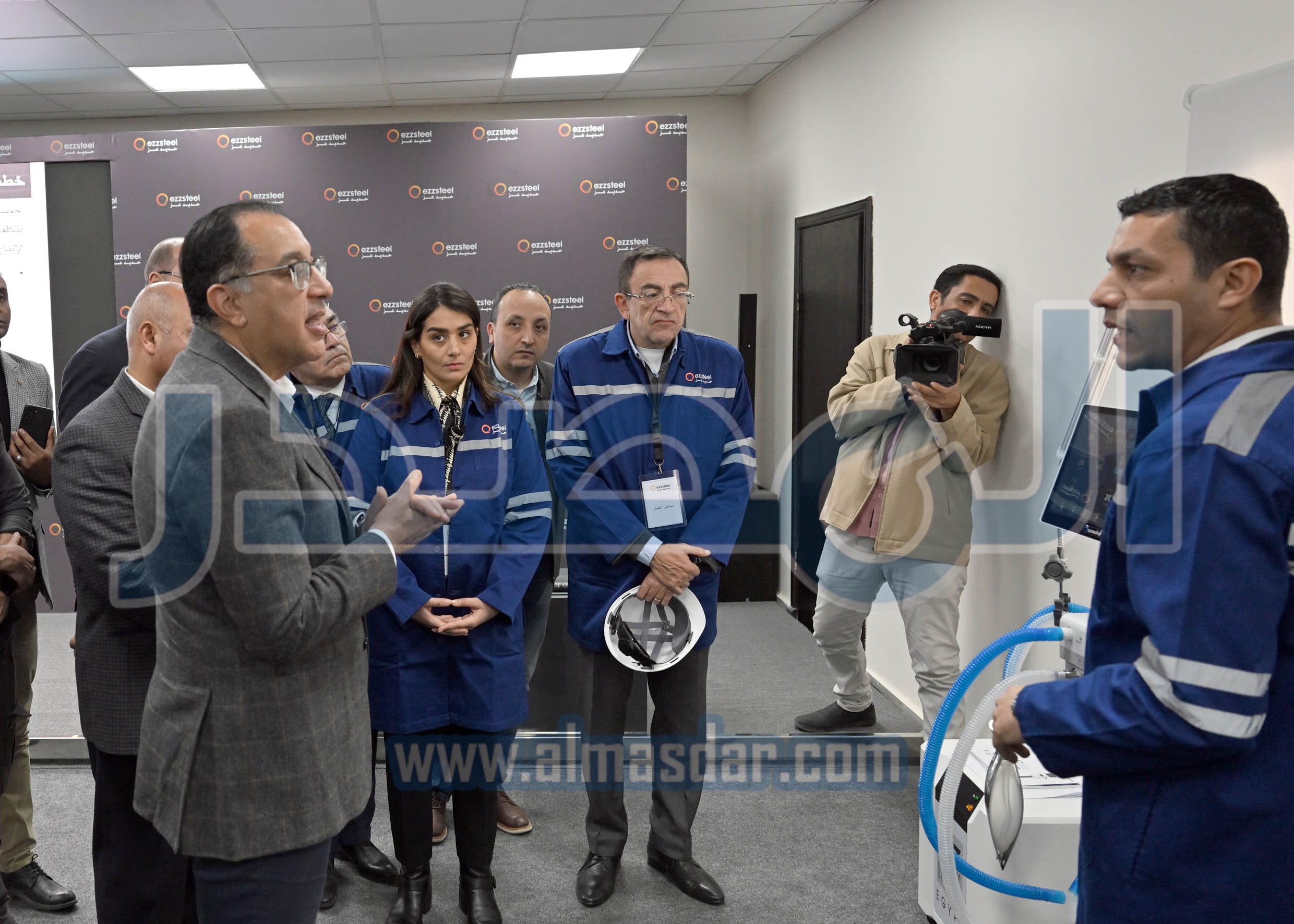 رئيس الوزراء يتفقد مجموعة شركات حديد عز بالسخنة