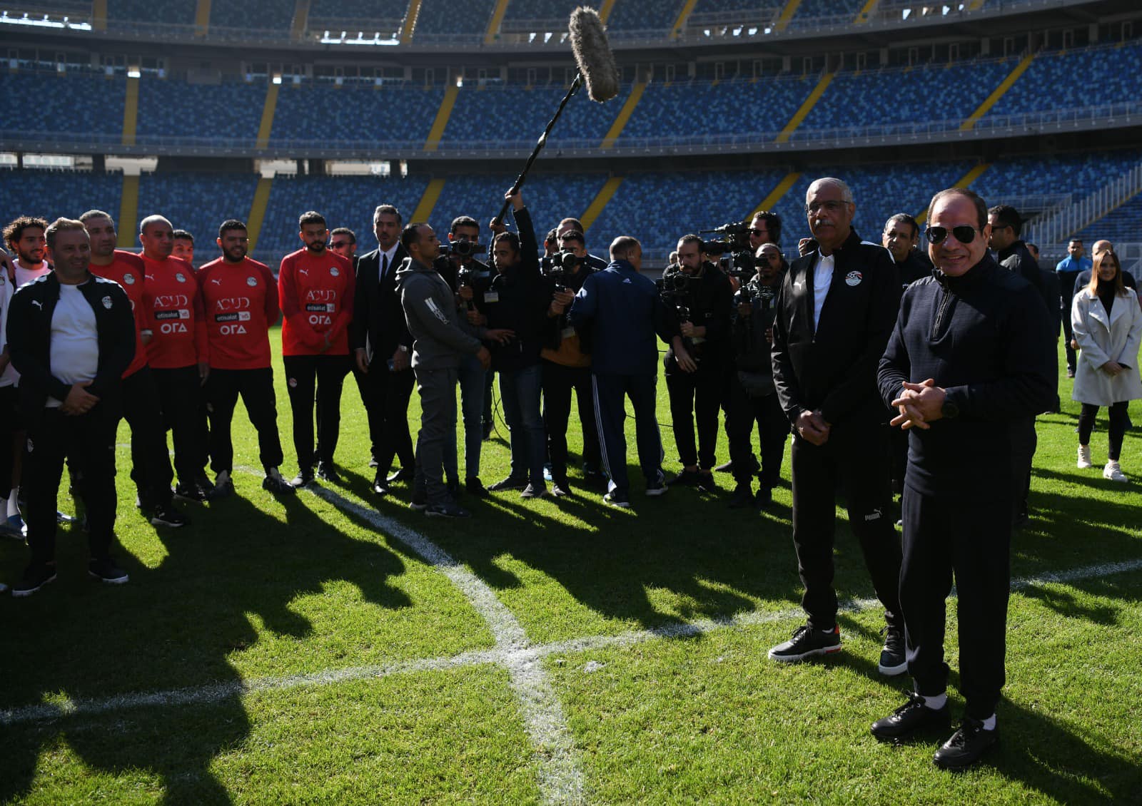 السيسي يتفقد تدريبات المنتخب الوطني لكرة القدم