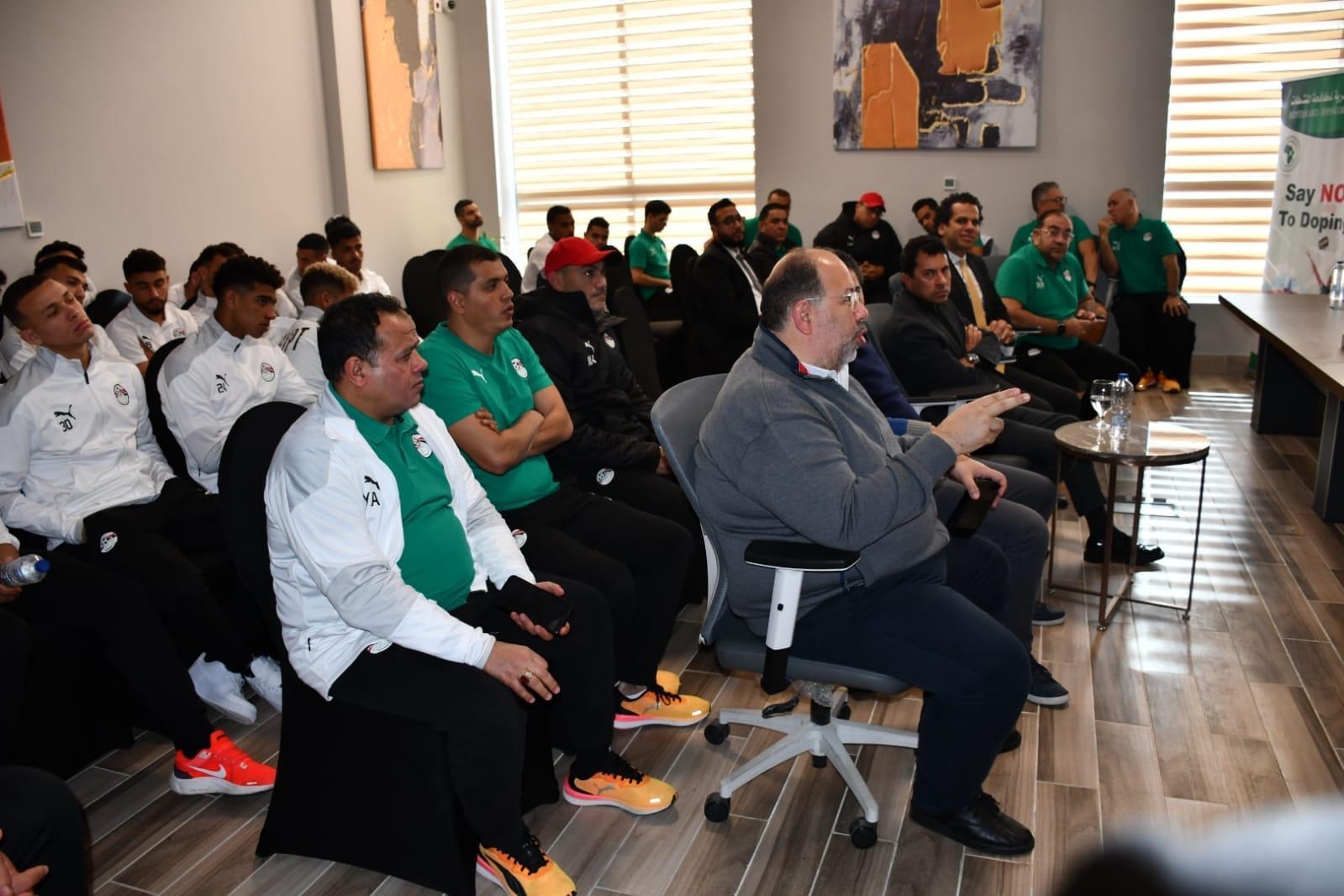 وزير الرياضة يلتقي لاعبي المنتخب الأوليمبي علي هامش الندوة التثقيفية السابعة لمكافحة المنشطات