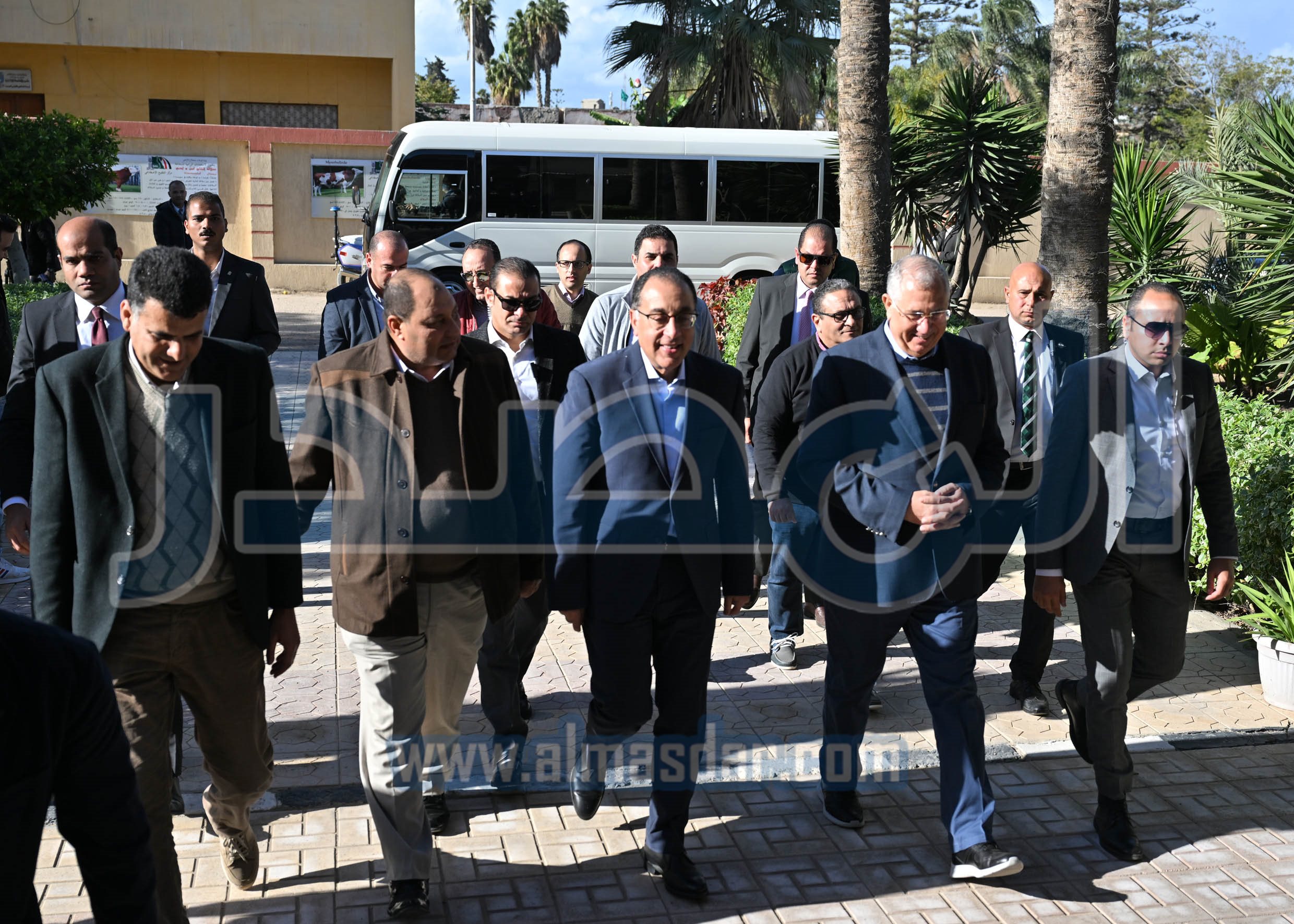 رئيس الوزراء يتفقد مركز التلقيح الاصطناعي المطور بالعامرية